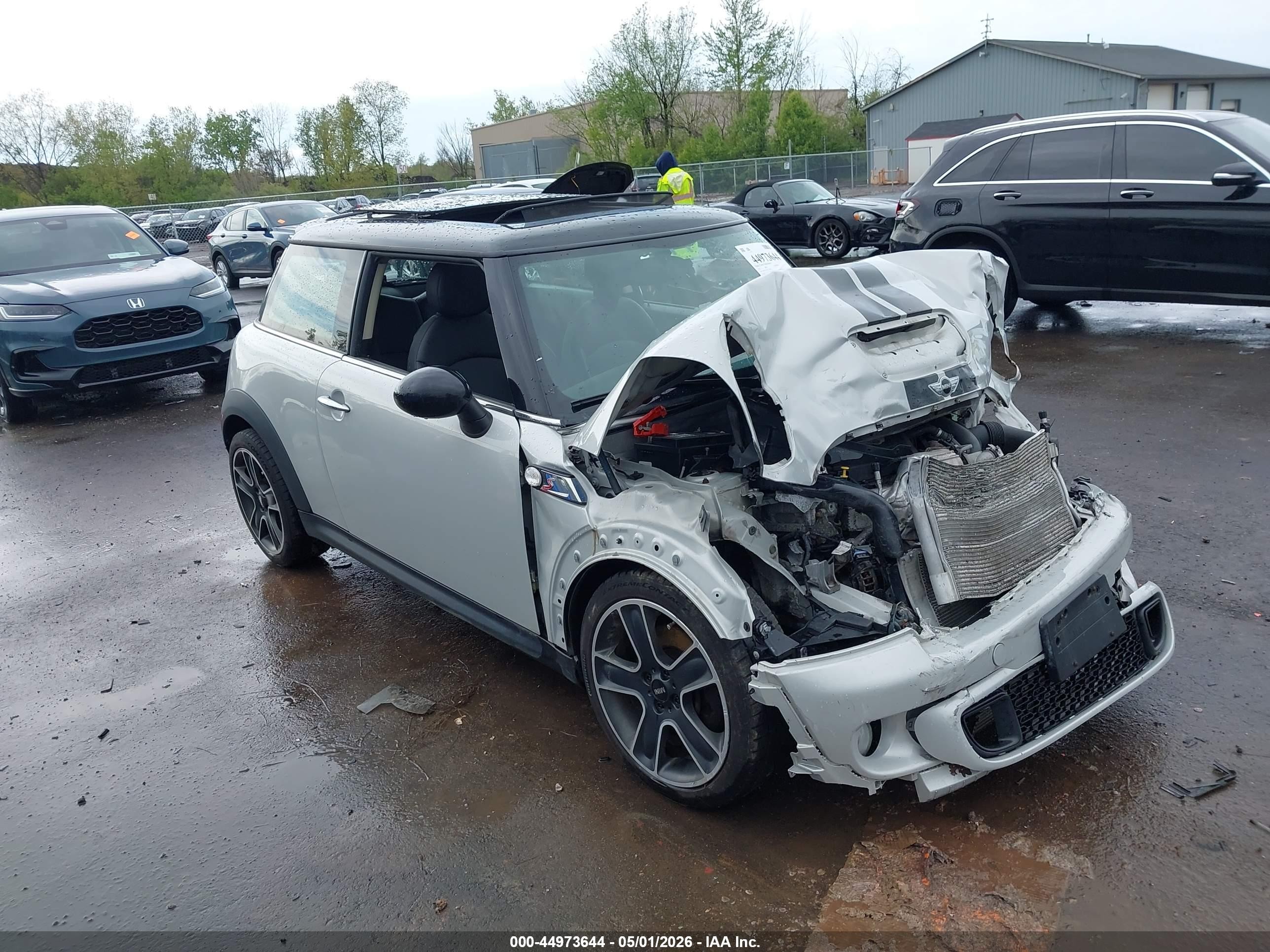2012 MINI Hardtop S, VIN WMWSV3C52CTY29025 — Перед