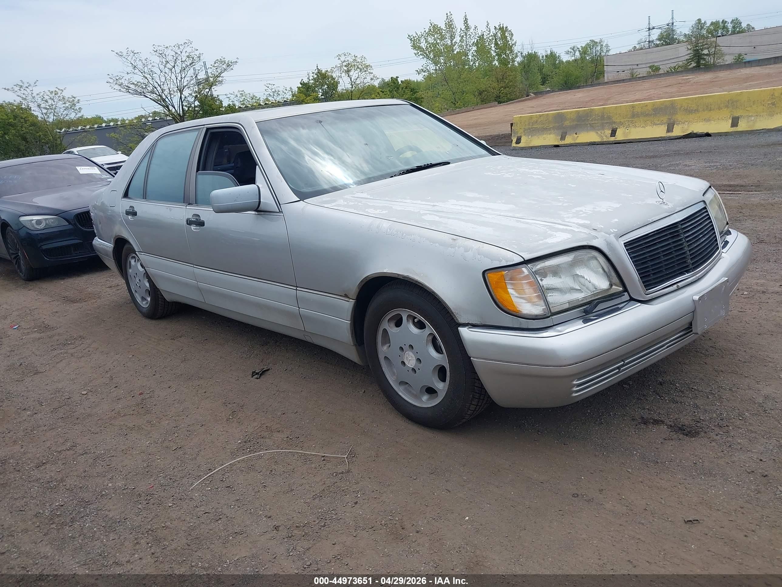 1998 Mercedes-Benz S 320/430/500, VIN WDBGA33G4WA375154 — Normal wear