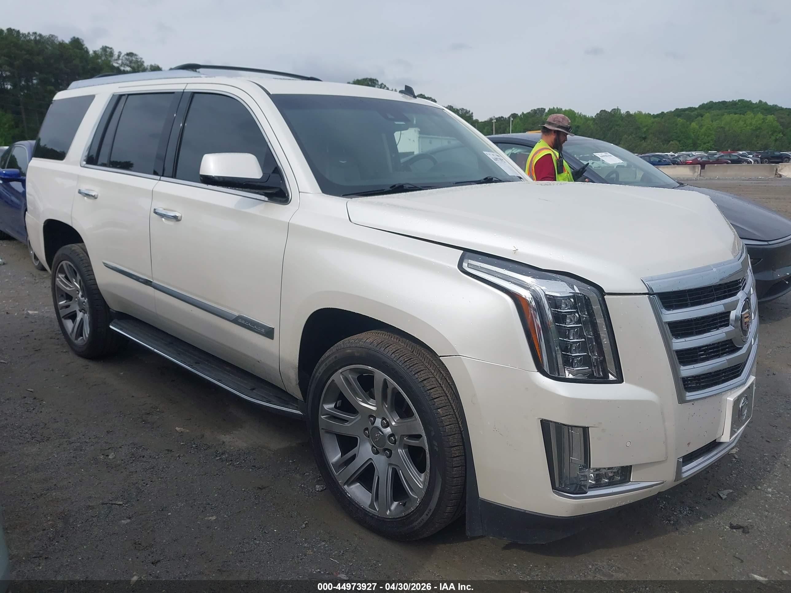 2015 Cadillac Escalade Luxury, VIN 1GYS4BKJ9FR270258 — Перед