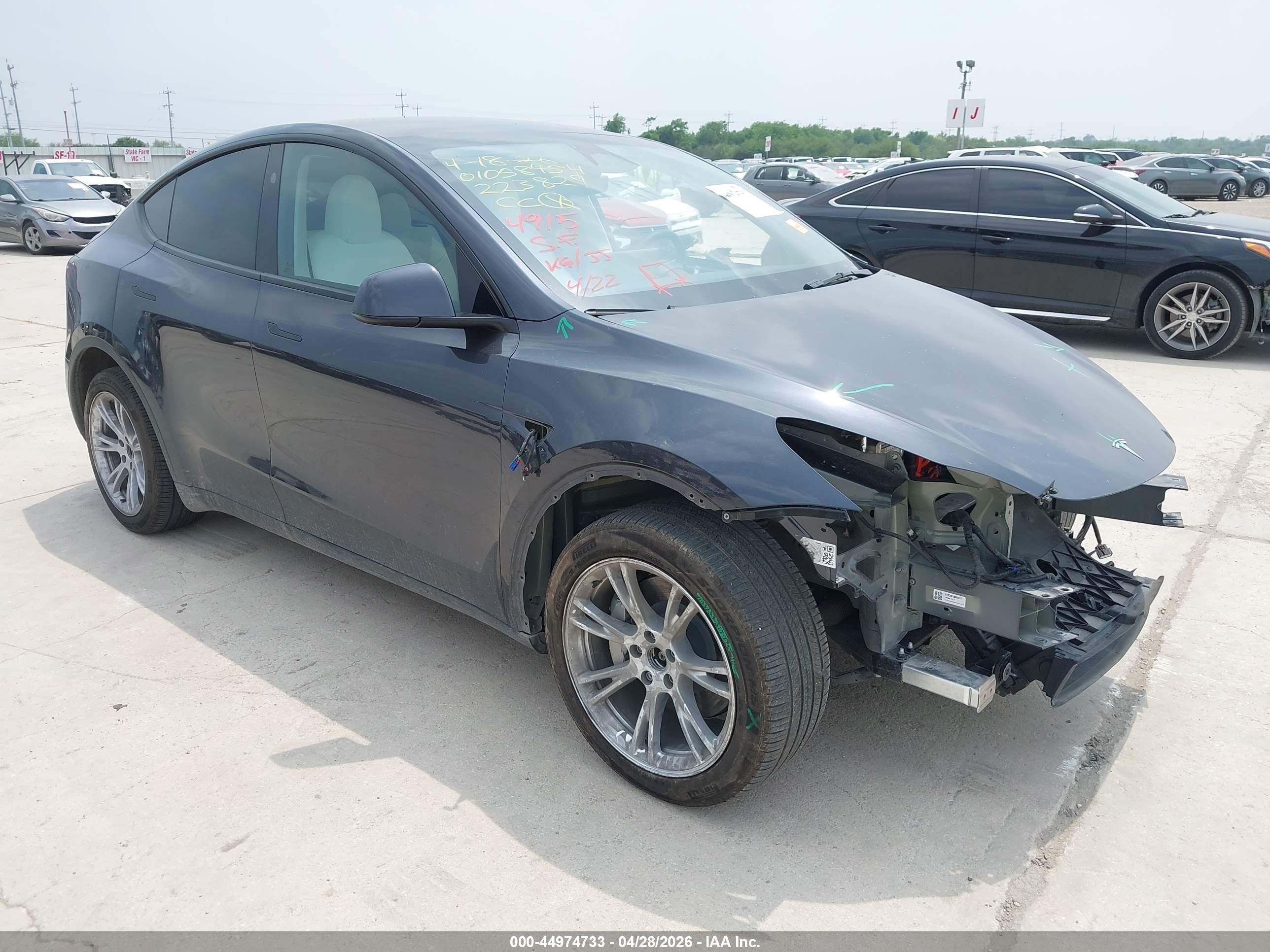 2024 Tesla Model Y Long Range, VIN 7SAYGDEE6RA223829 — Front end