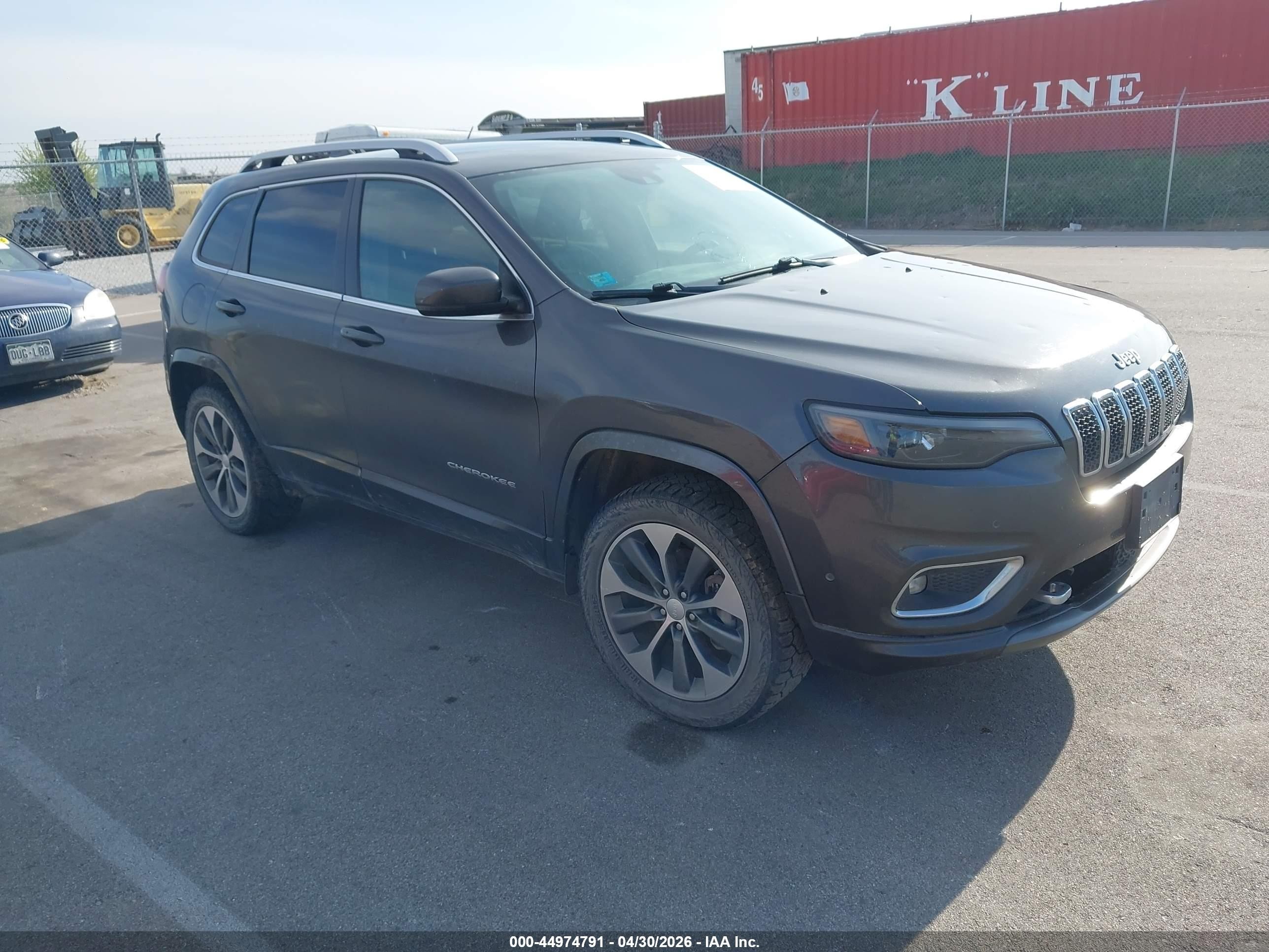 2019 Jeep Cherokee Overland, VIN 1C4PJMJN1KD174314 — Normal wear