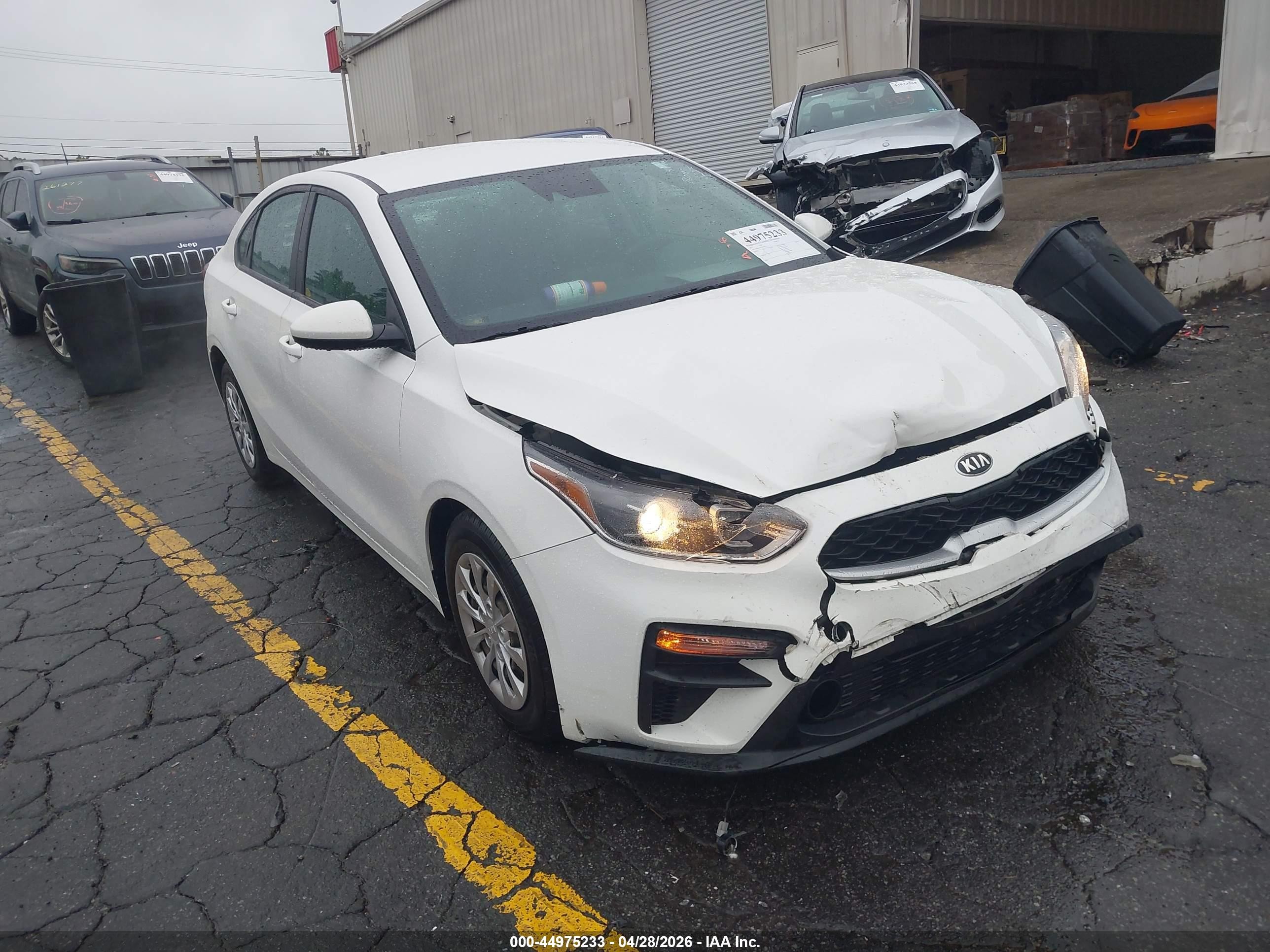 2021 Kia Forte LXS, VIN 3KPF24AD5ME374355 — Front end