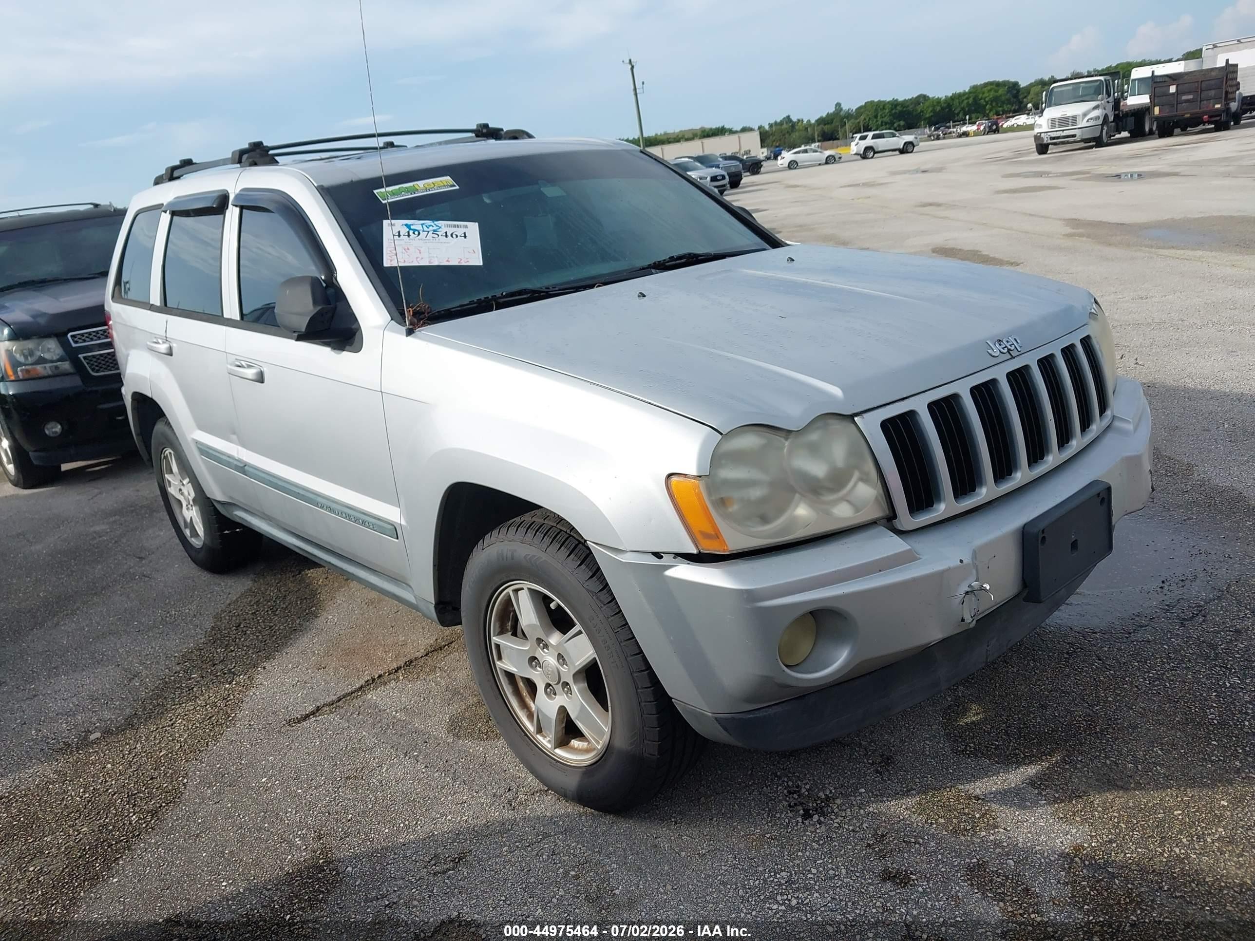 2007 Jeep Grand Cherokee Laredo, VIN 1J8GS48K27C617858 — Normal wear