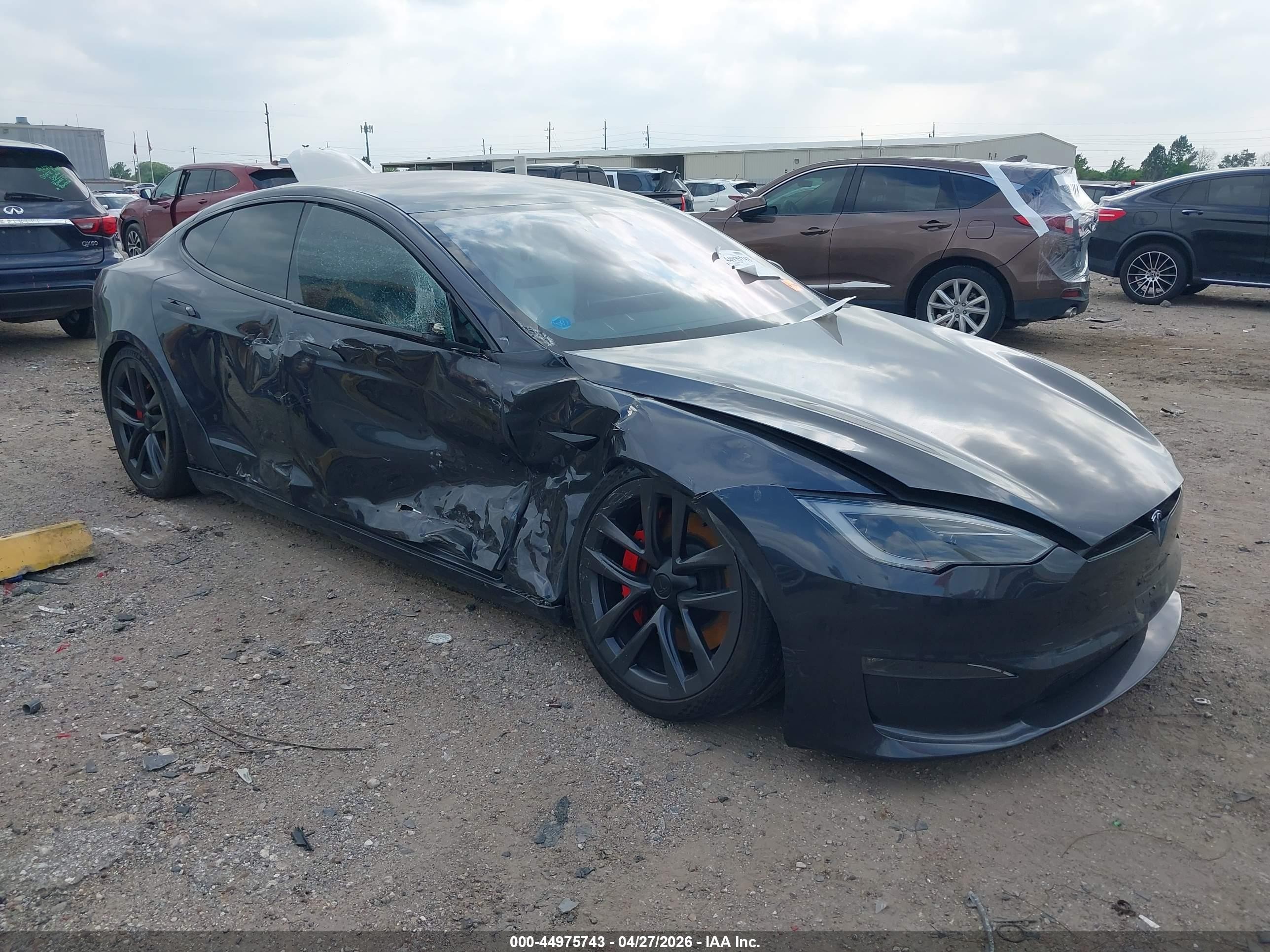 2024 Tesla Model S Plaid, VIN 5YJSA1E64RF538689 — Бок