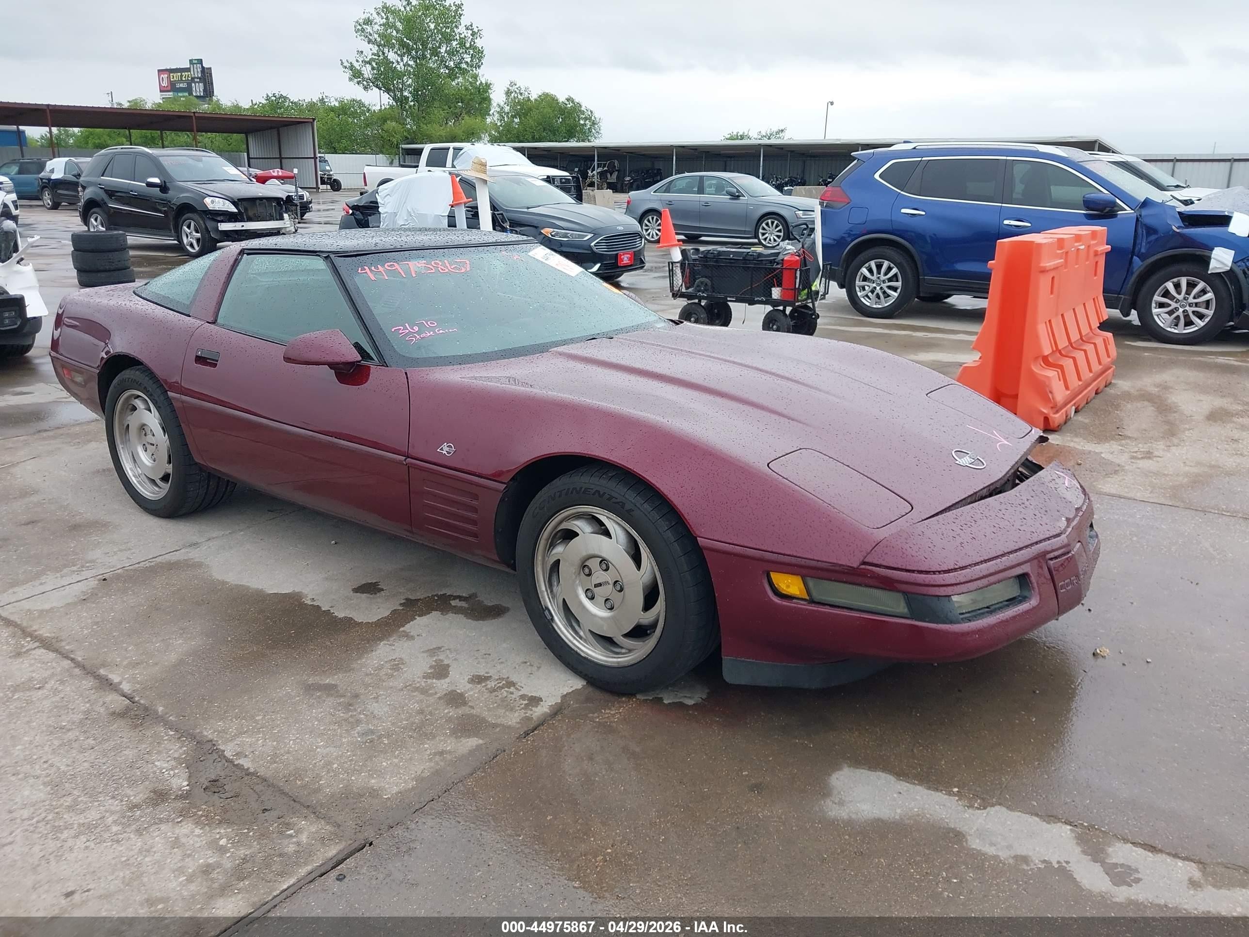 1993 Chevrolet Corvette, VIN 1G1YY23P8P5119033 — Front end
