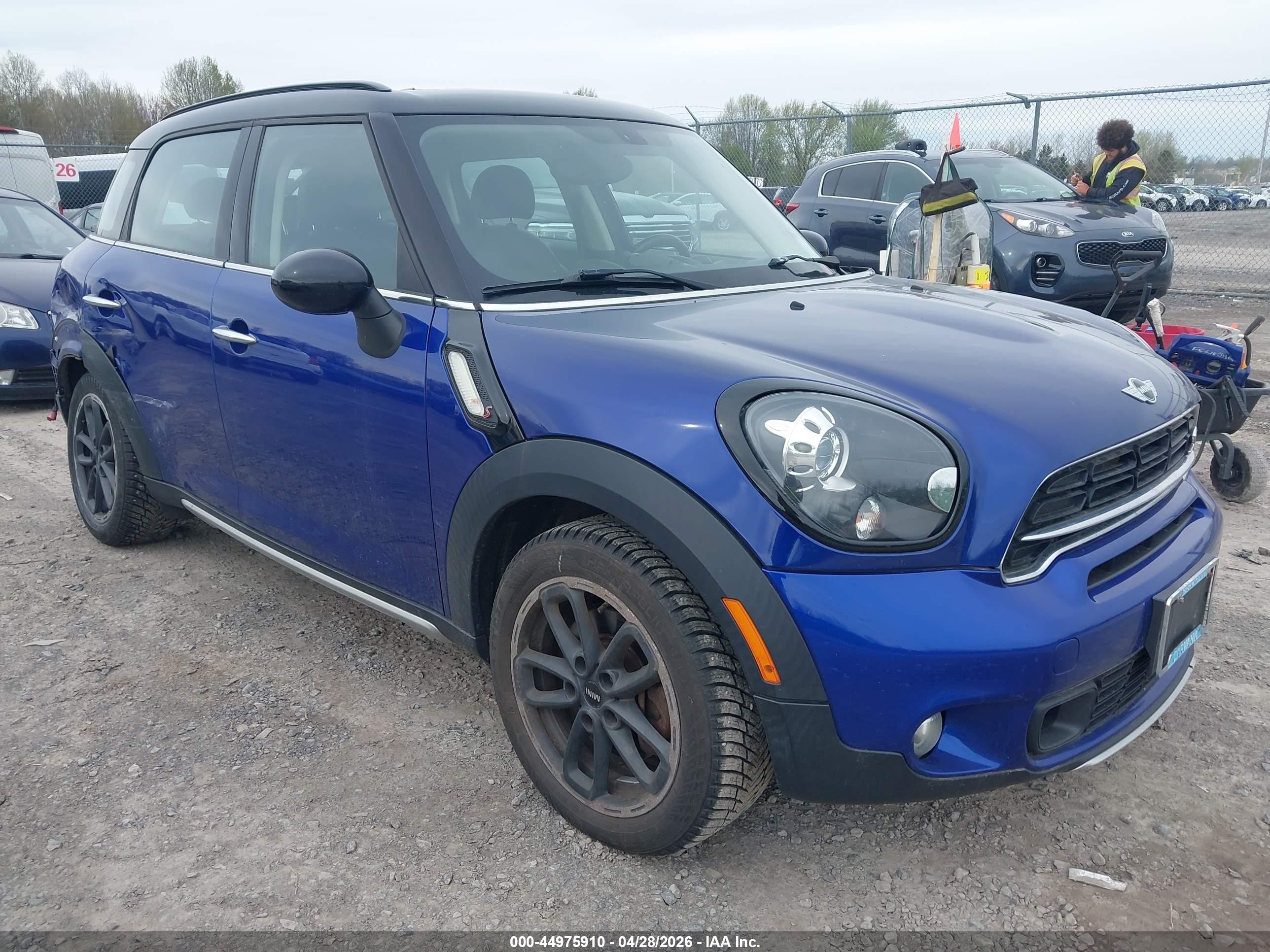 2015 MINI Countryman S, VIN WMWZC5C51FWP44390 — Rear end