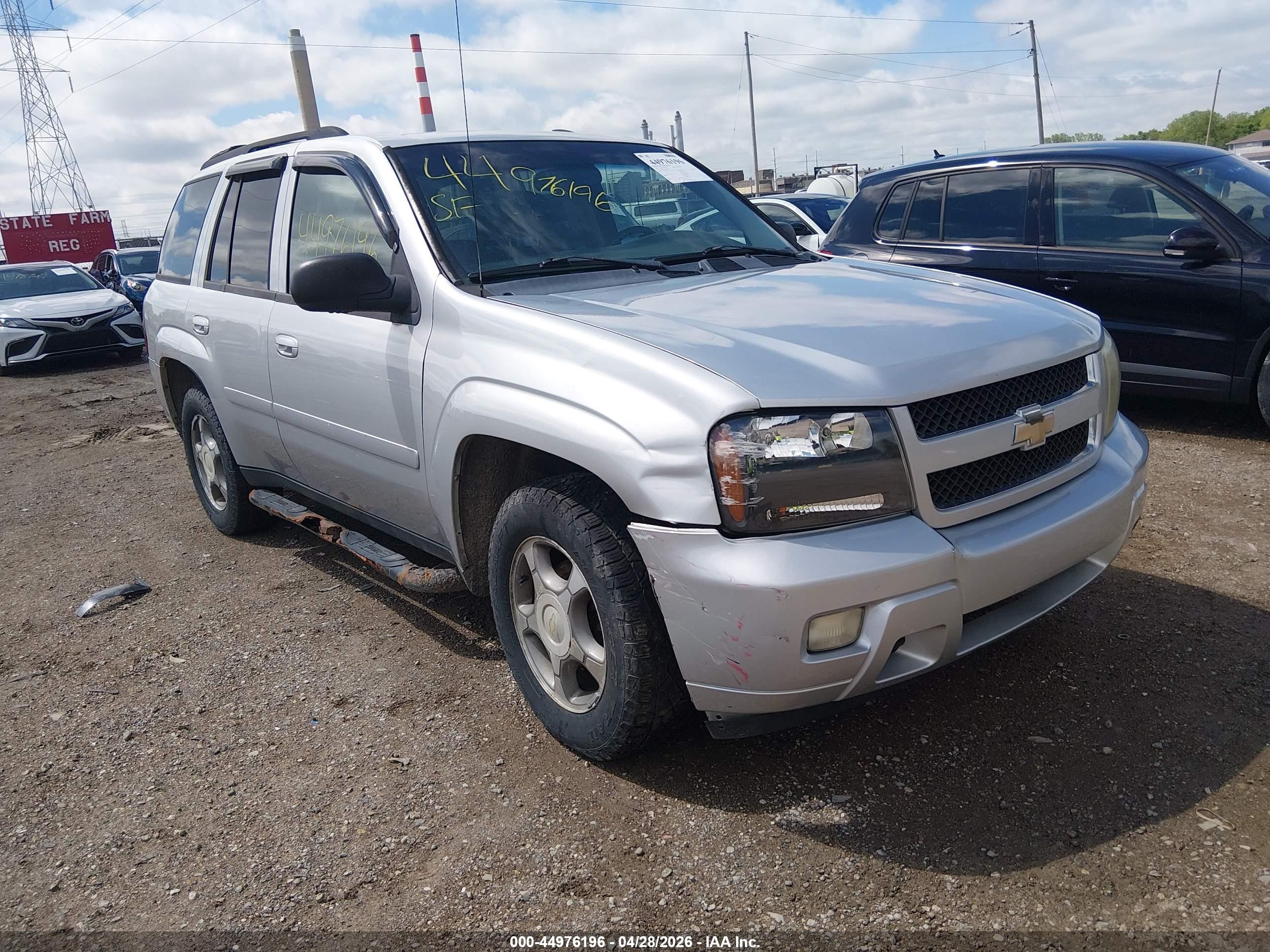 2009 Chevrolet TrailBlazer 1LT, VIN 1GNDT33S692103875 — Front end