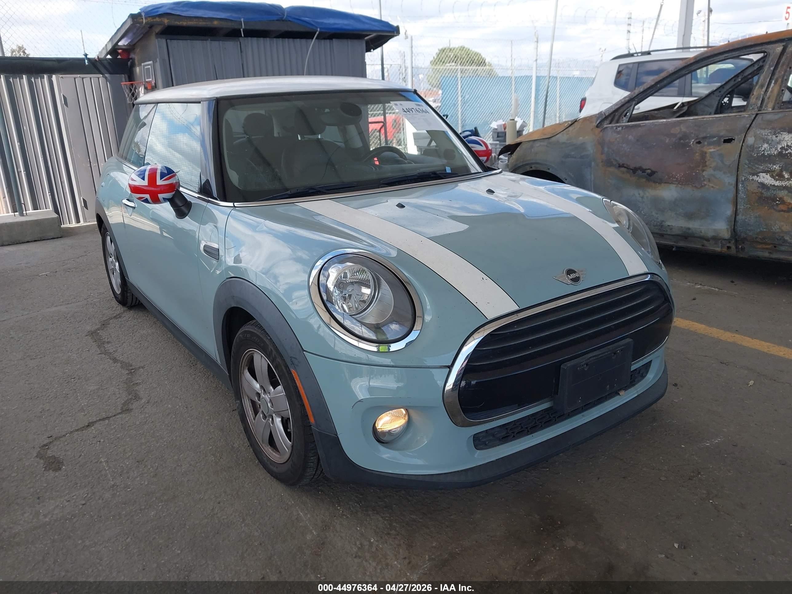 2018 MINI Hardtop Cooper, VIN WMWXP5C51J2G63923 — Side