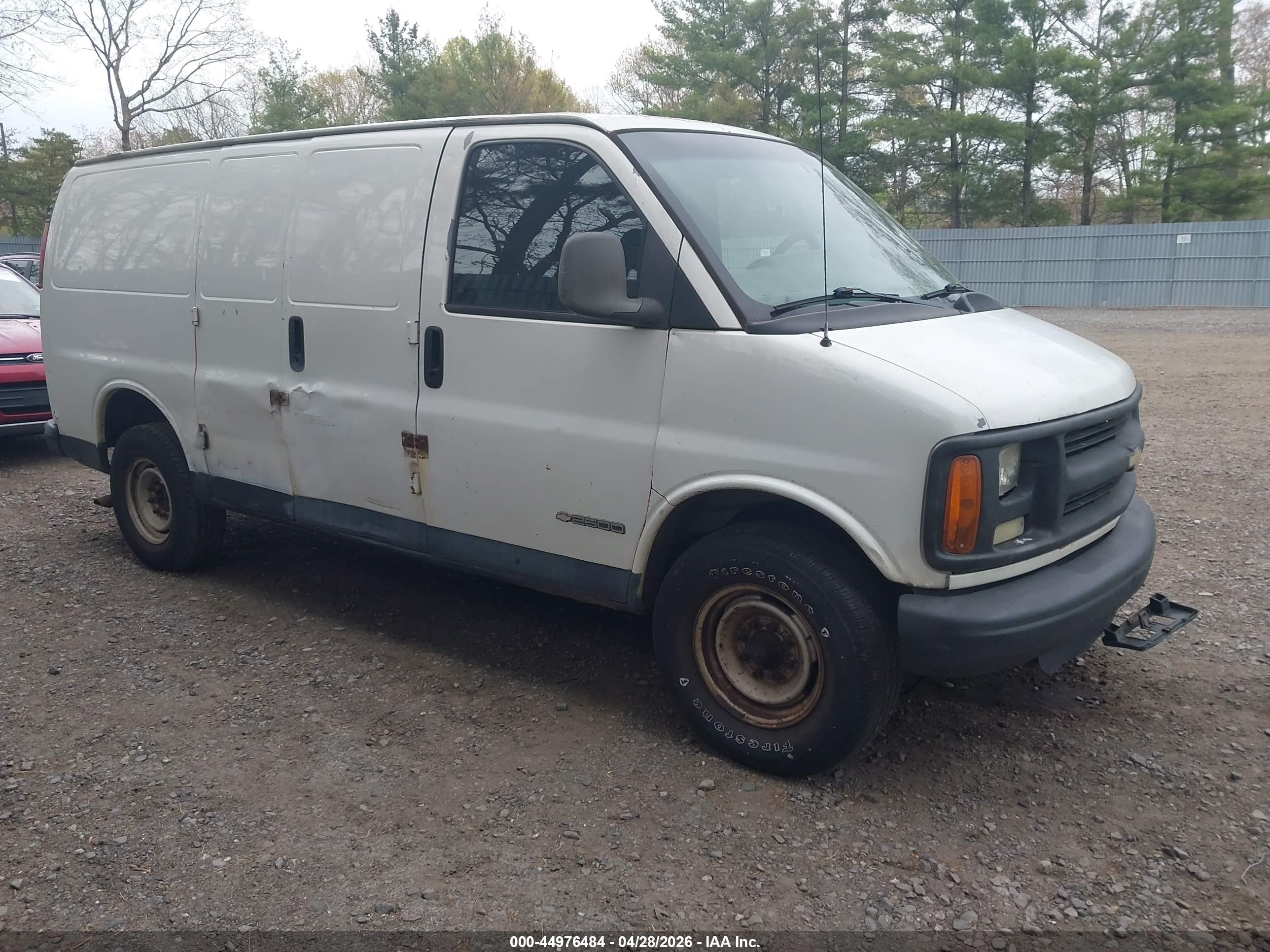 2001 Chevrolet Express, VIN 1GCGG25W111233593 — Normal wear