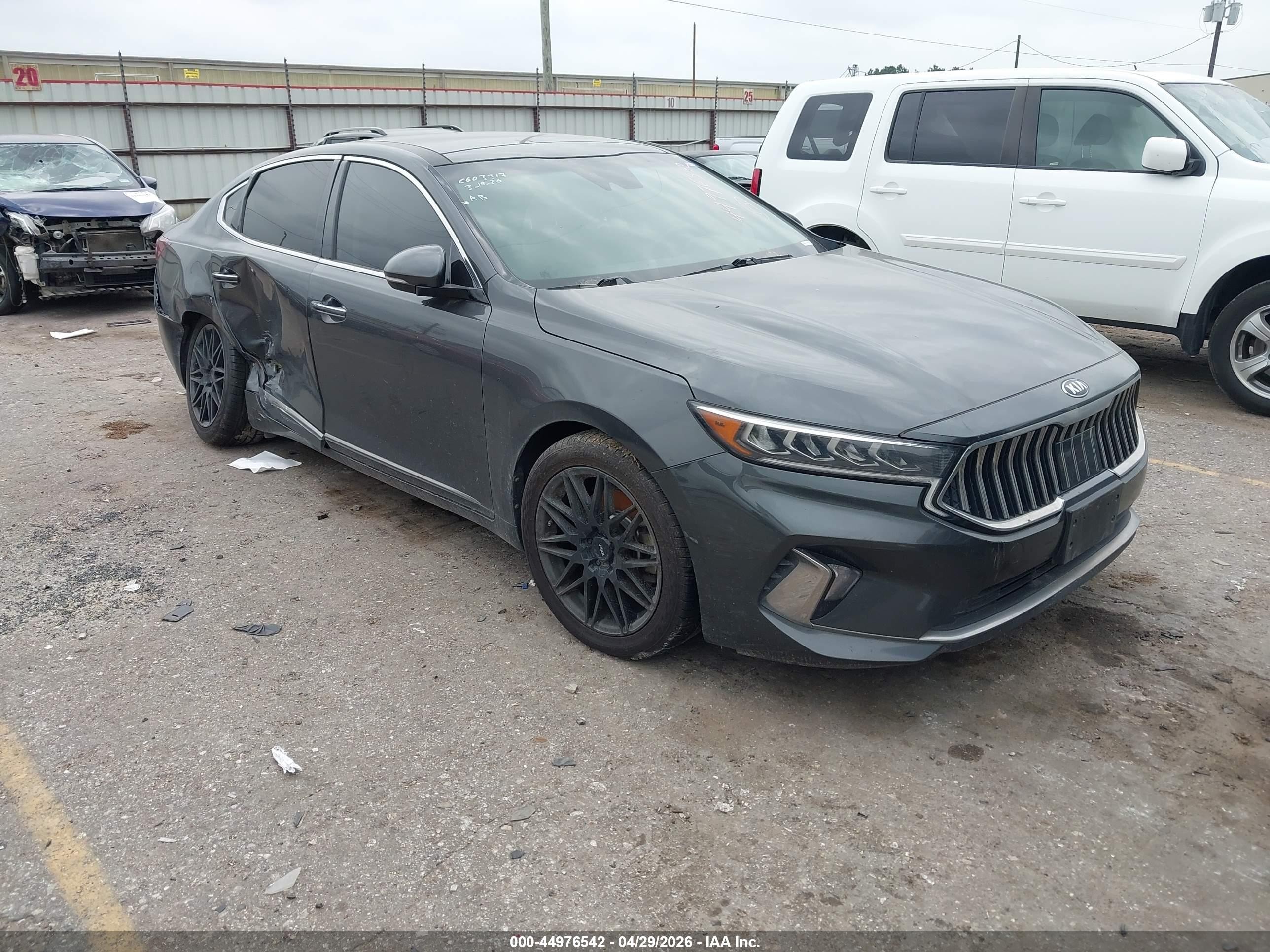 2020 Kia Cadenza Limited, VIN KNALC4J10L5234212 — Rear end