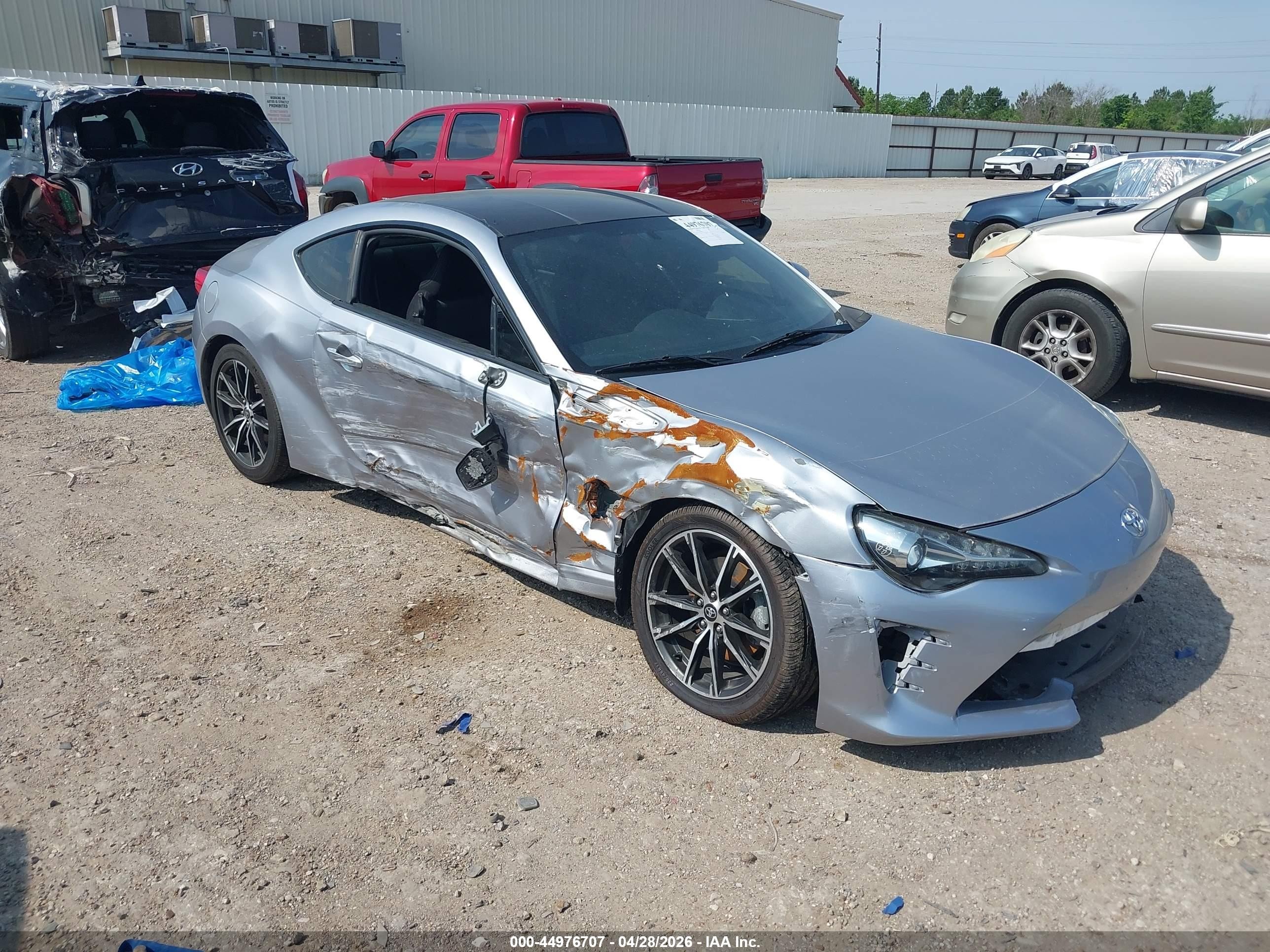 2017 Toyota 86, VIN JF1ZNAA13H8709336 — Side