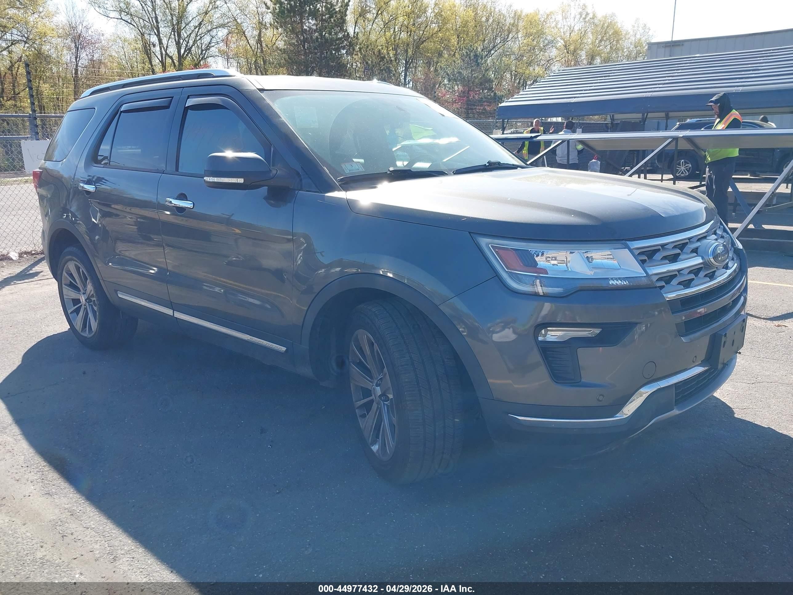 2018 Ford Explorer Limited, VIN 1FM5K8F82JGA04728 — Front end