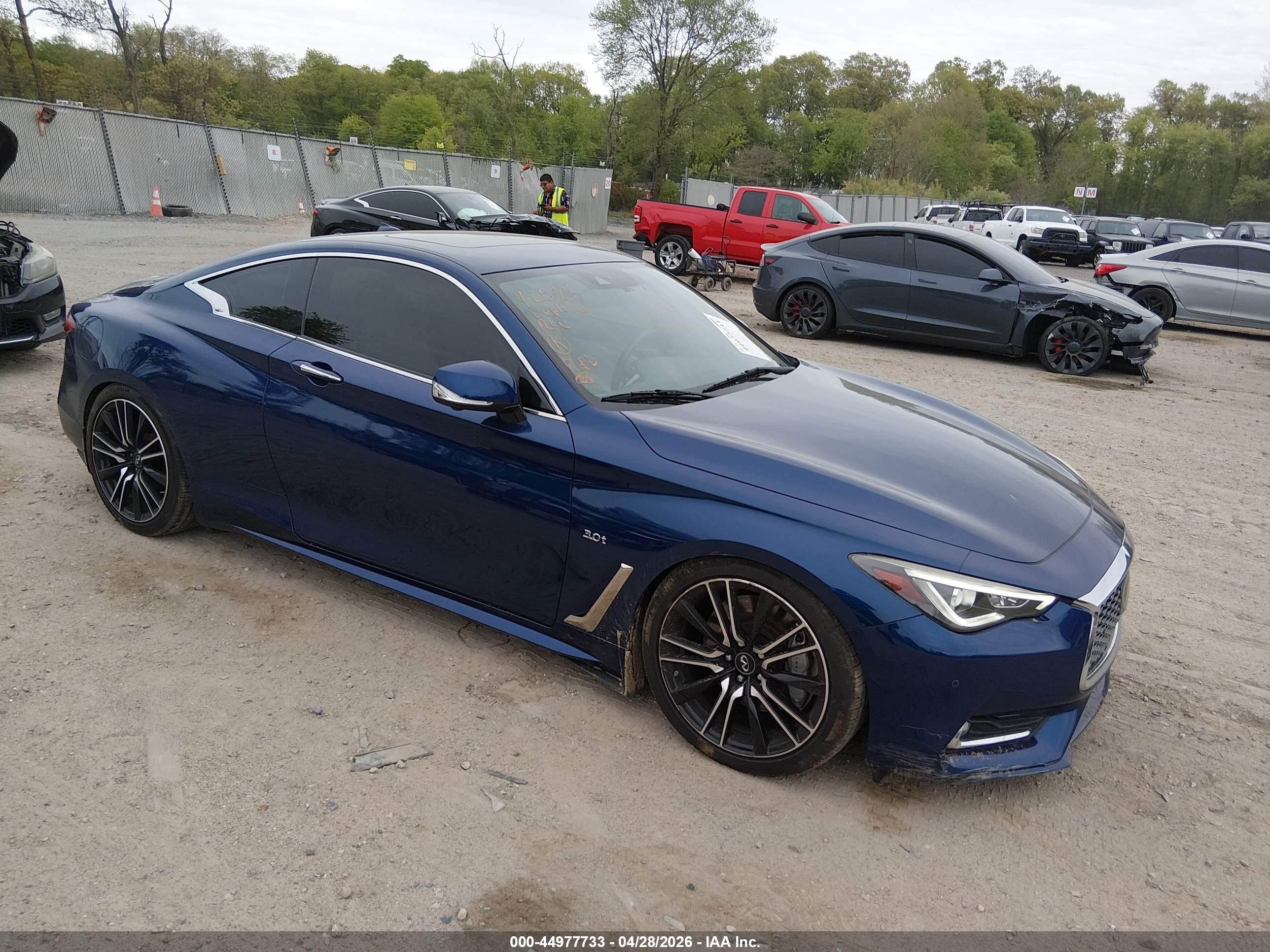 2018 Infiniti Q60 Luxe, VIN JN1EV7EKXJM342871 — Side