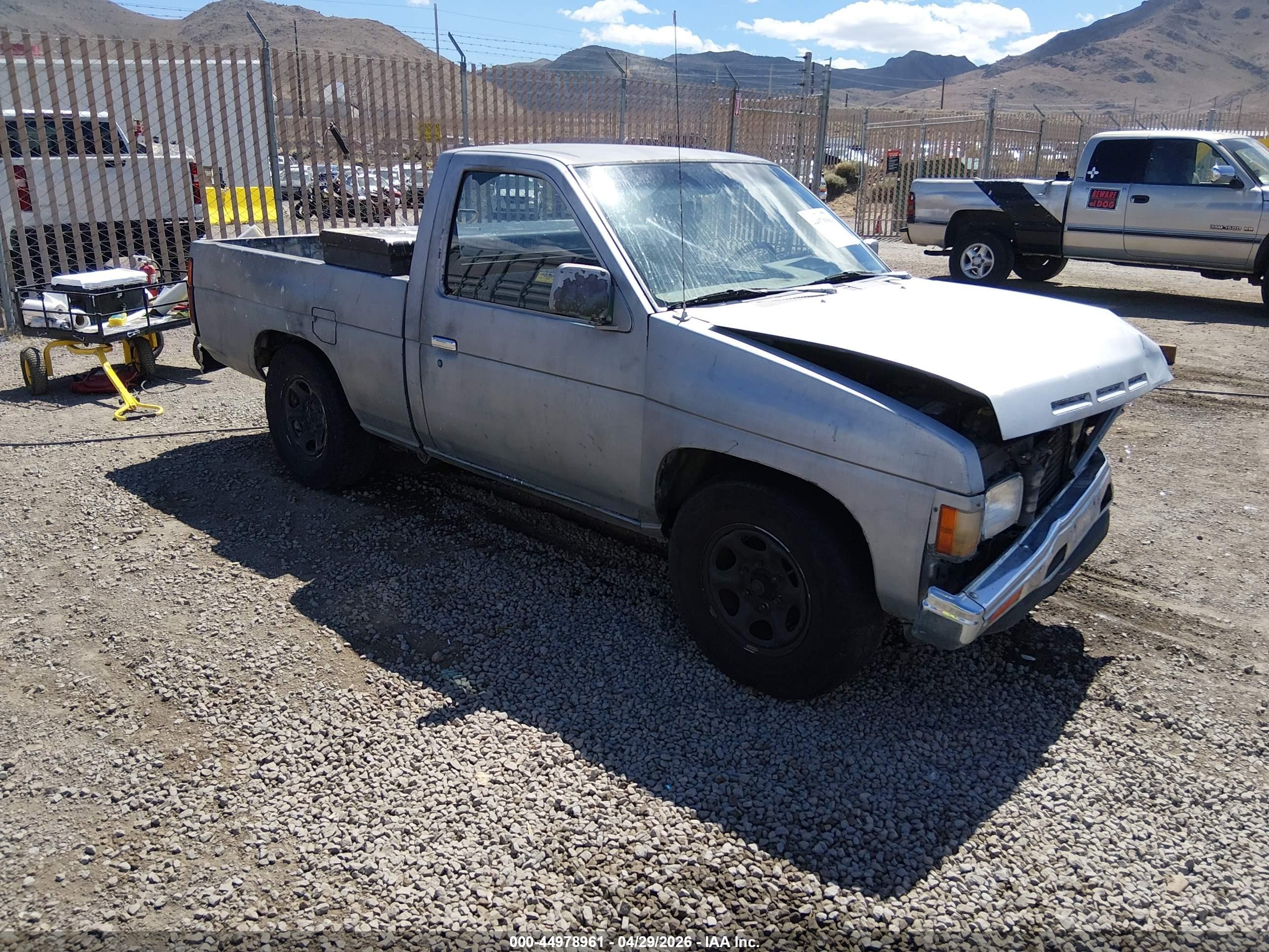 1992 Nissan Frontier XE, VIN 1N6SD11S5NC330920 — Front end