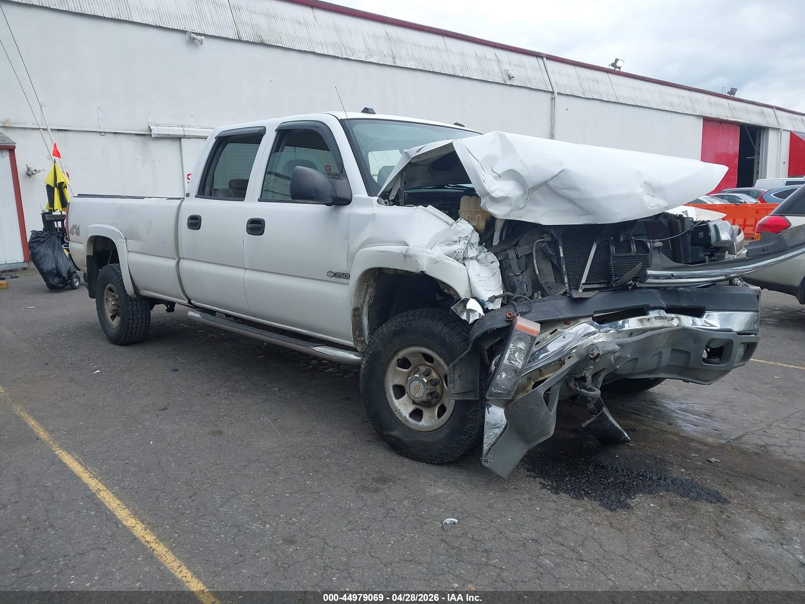 2005 Chevrolet Silverado 3500 SRW LS, VIN 1GCHK33U95F905516 — Перед