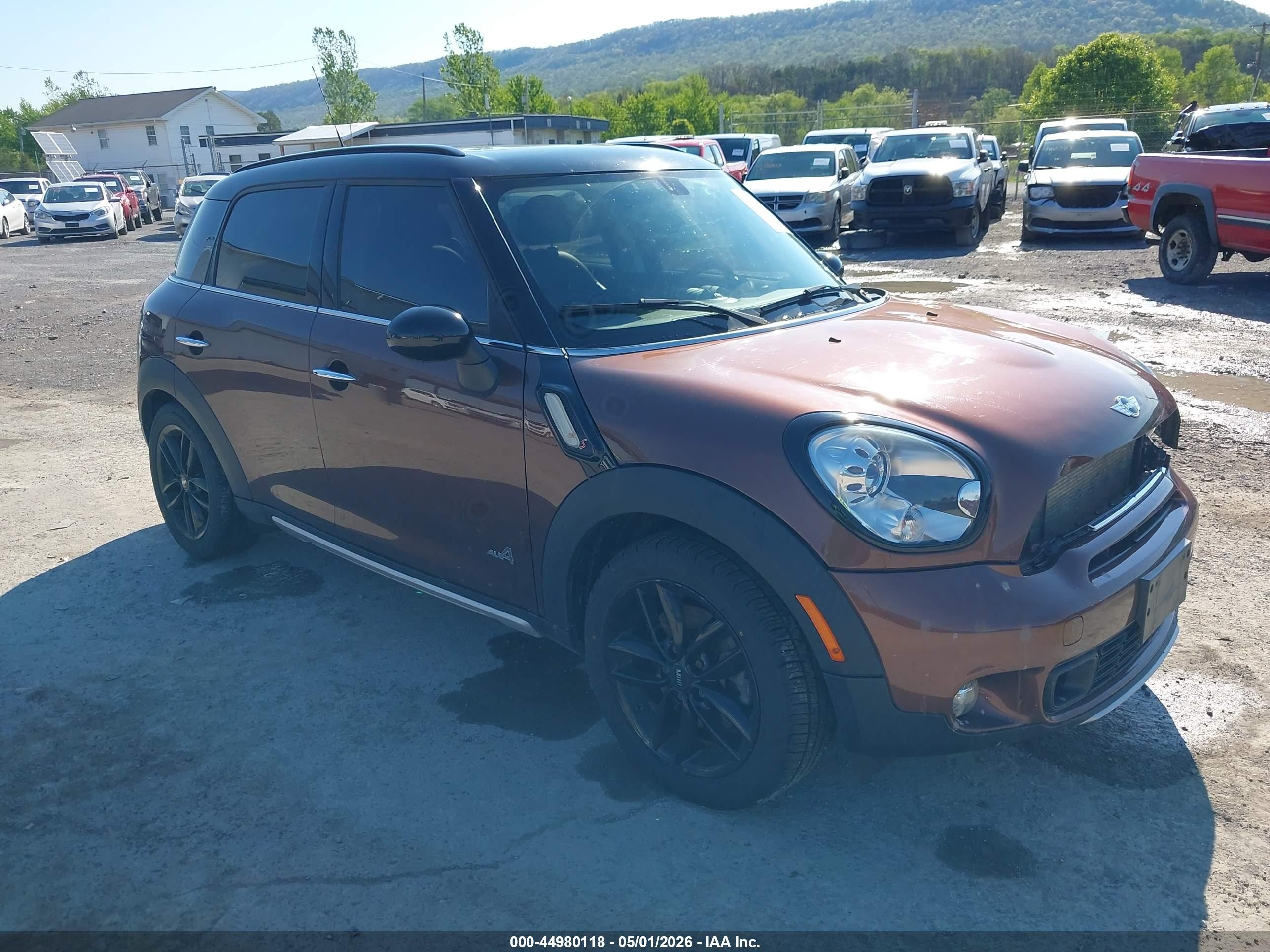 2015 MINI Countryman S, VIN WMWZC5C55FWP47406 — Front end
