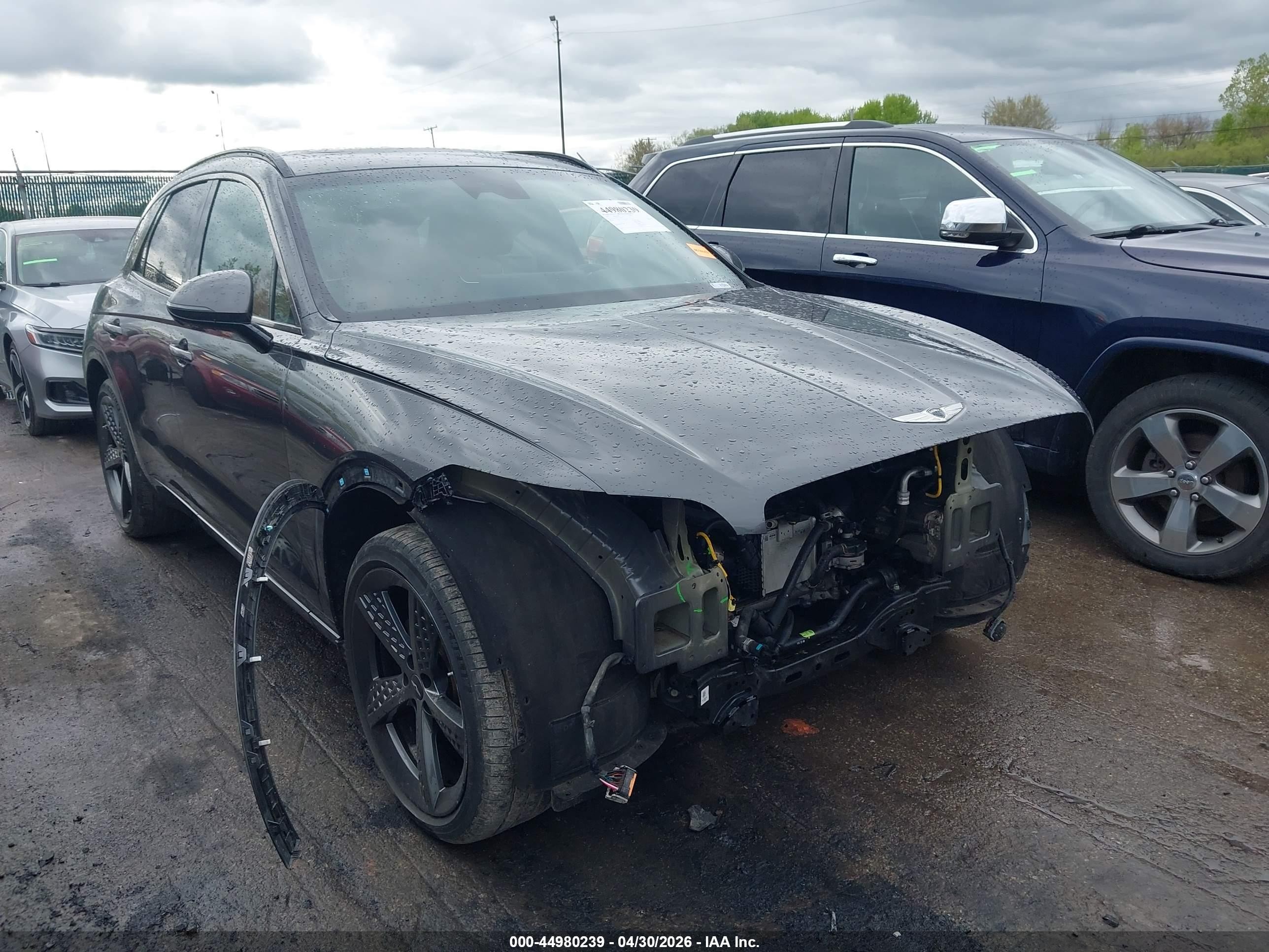 2022 Genesis GV70 2.5T, VIN KMUMADTB2NU049670 — Front end