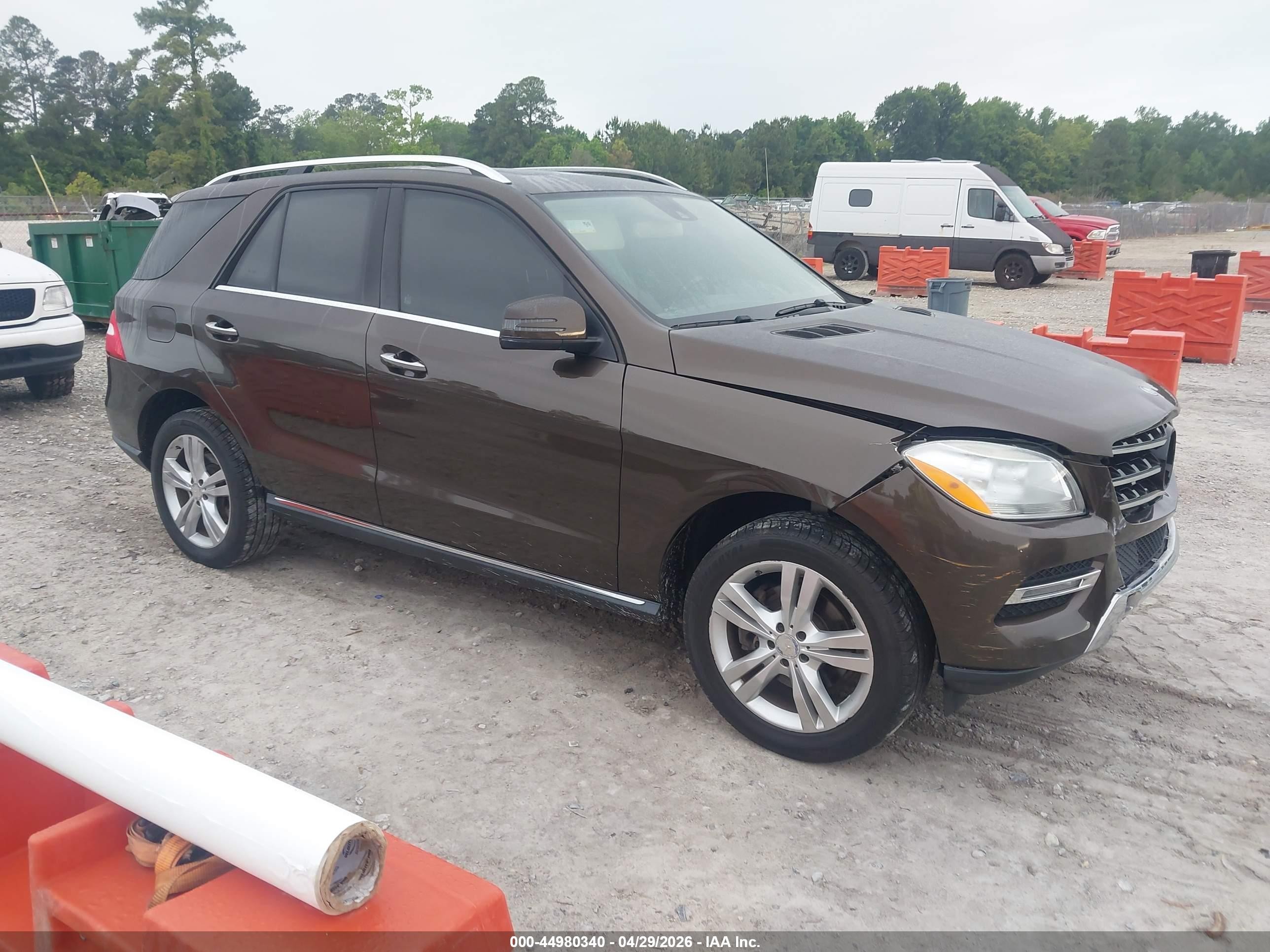2013 Mercedes-Benz M 350, VIN 4JGDA5JBXDA152424 — Front end