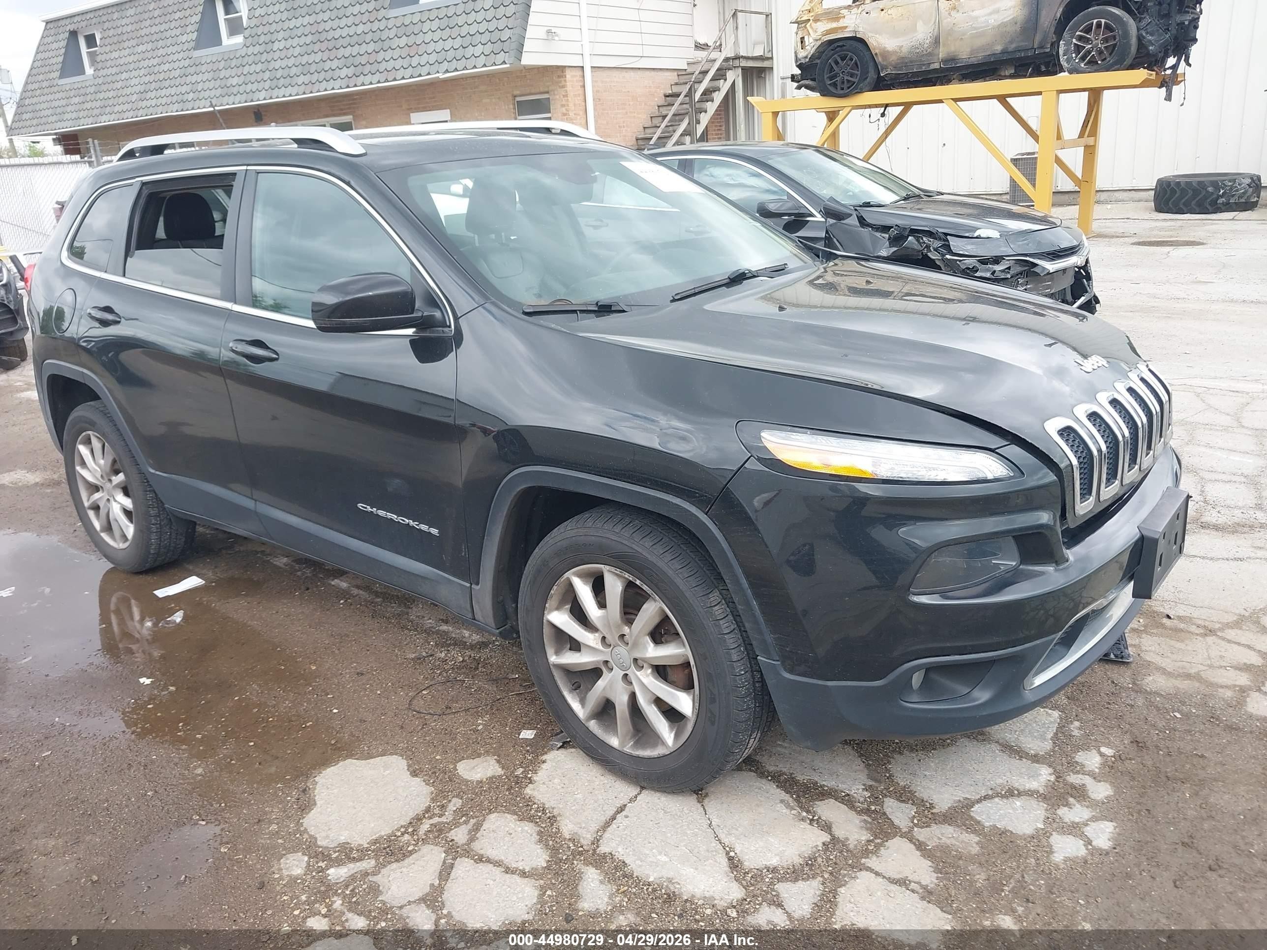 2015 Jeep Cherokee Limited, VIN 1C4PJMDB5FW705784 — Front end