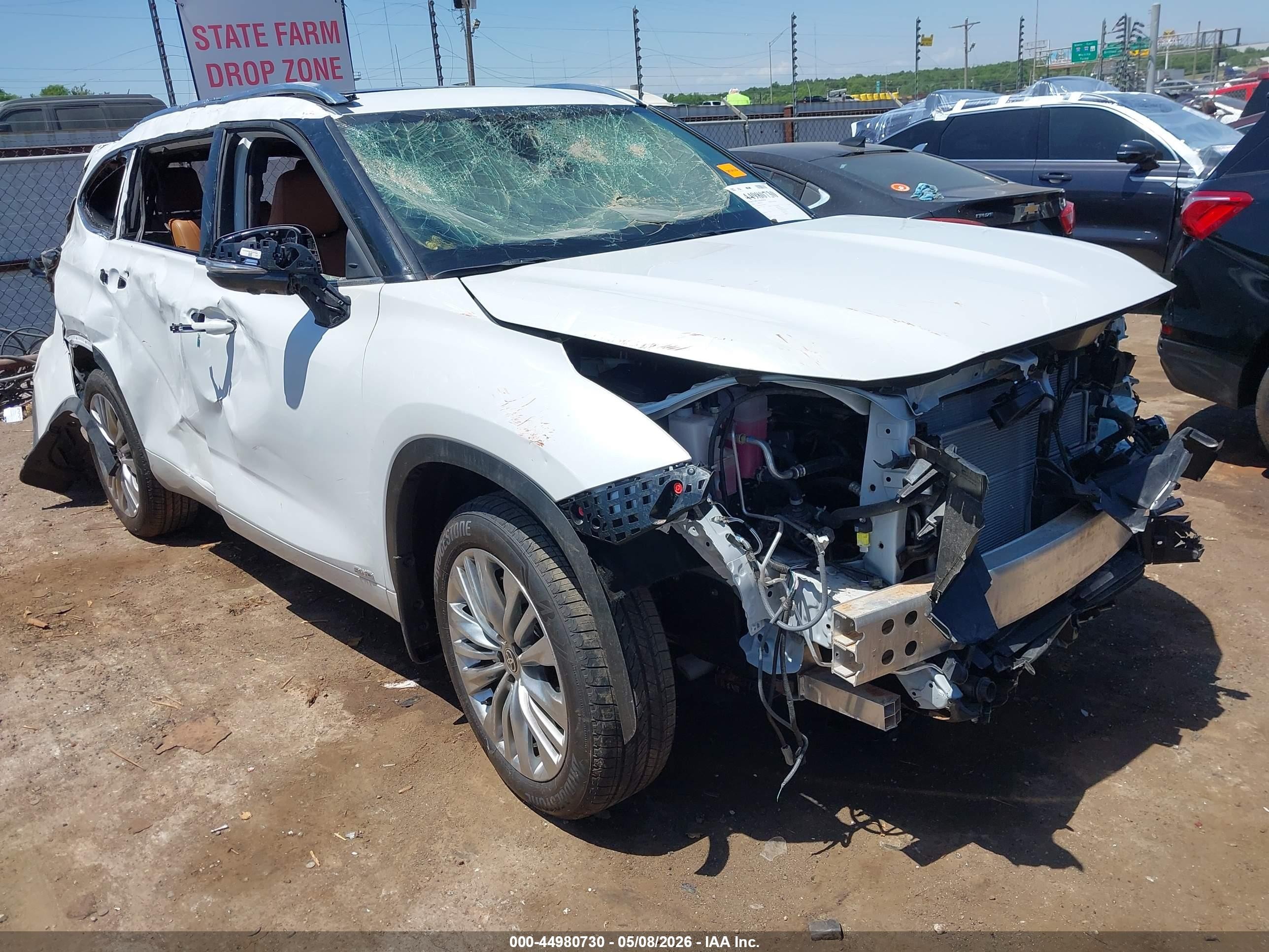 2026 Toyota Highlander Hybrid Platinum, VIN 5TDEBRCH7TS718023 — Rollover