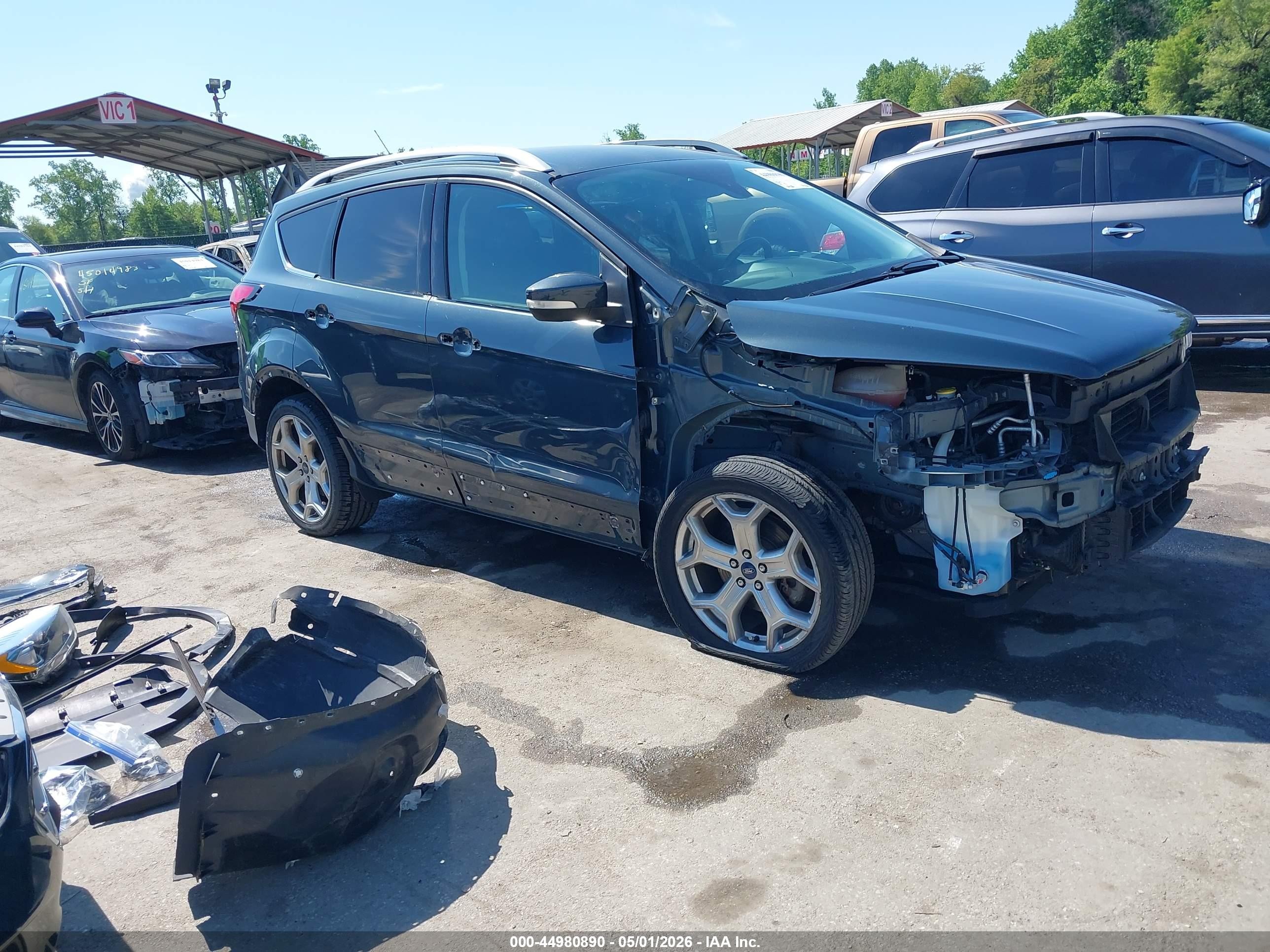 2019 Ford Escape Titanium, VIN 1FMCU9J99KUB21636 — Перед