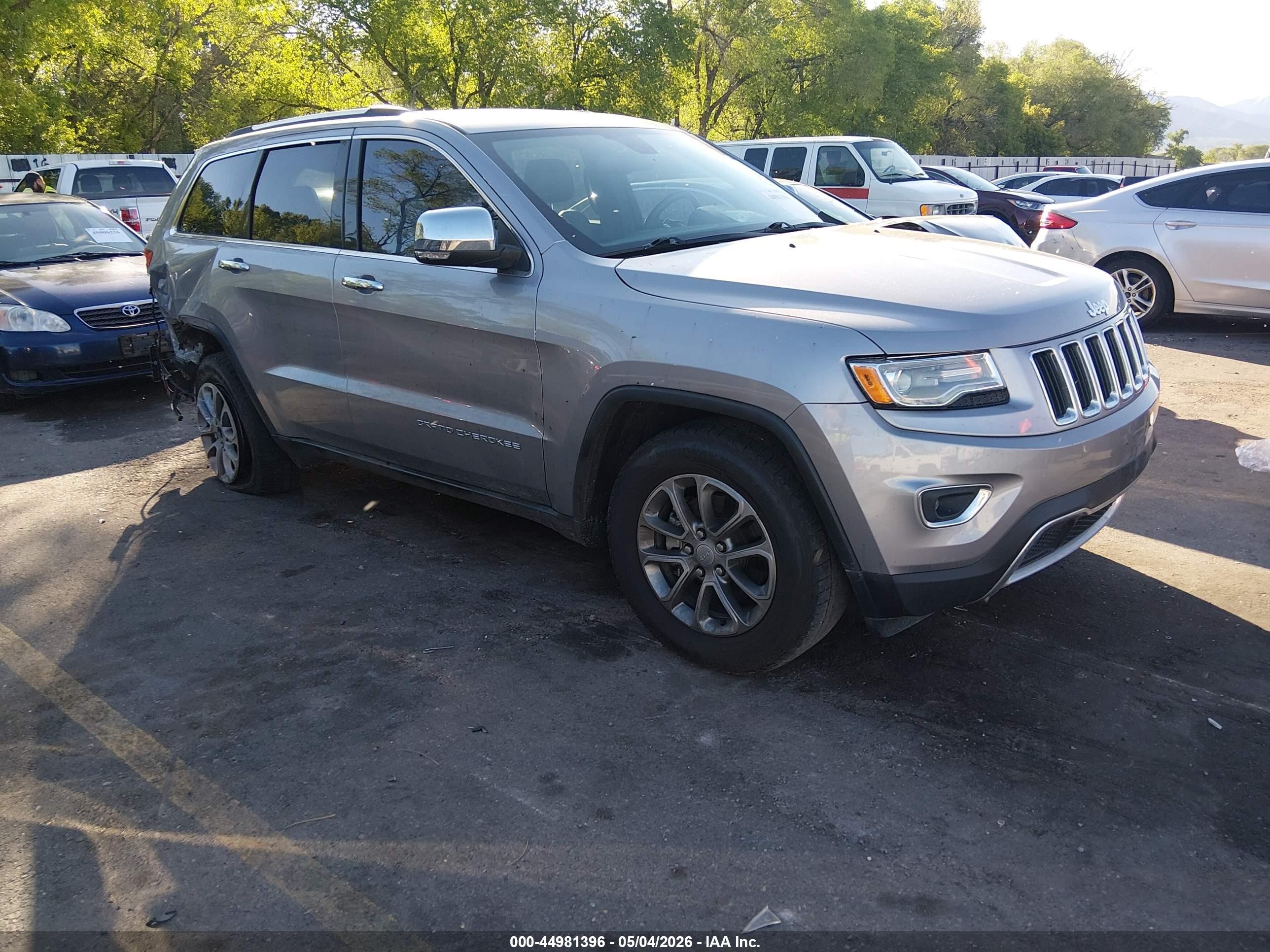 2016 Jeep Grand Cherokee Limited, VIN 1C4RJFBGXGC498556 — Rear end