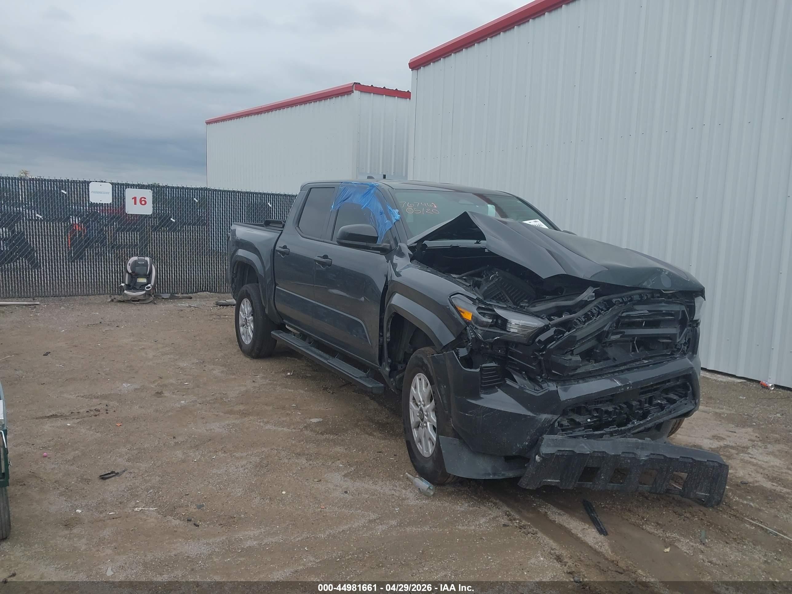 2026 Toyota Tacoma SR, VIN 3TYKD5HN7TT039569 — Перед