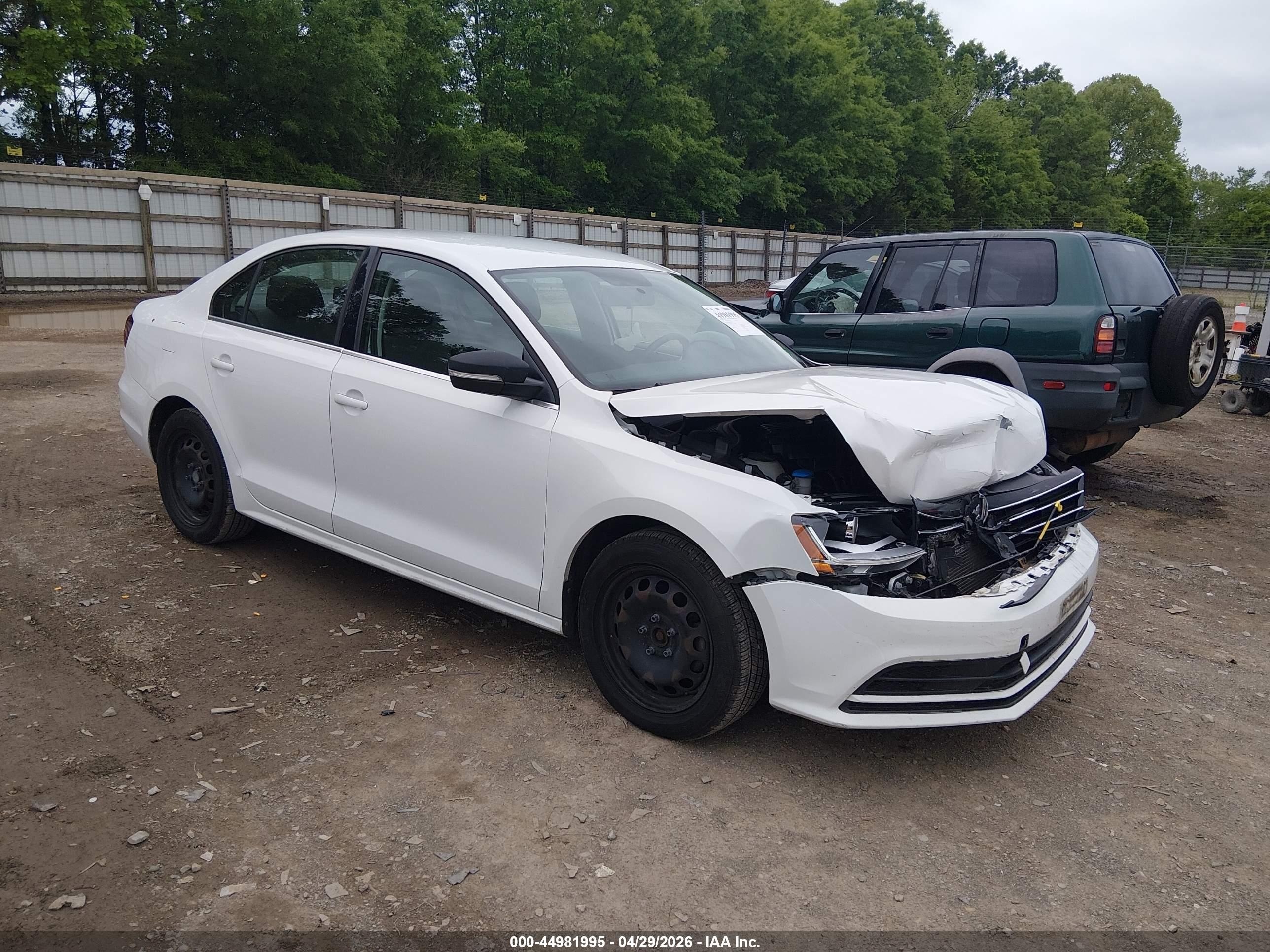 2017 Volkswagen Jetta S, VIN 3VW2B7AJXHM216382 — Перед