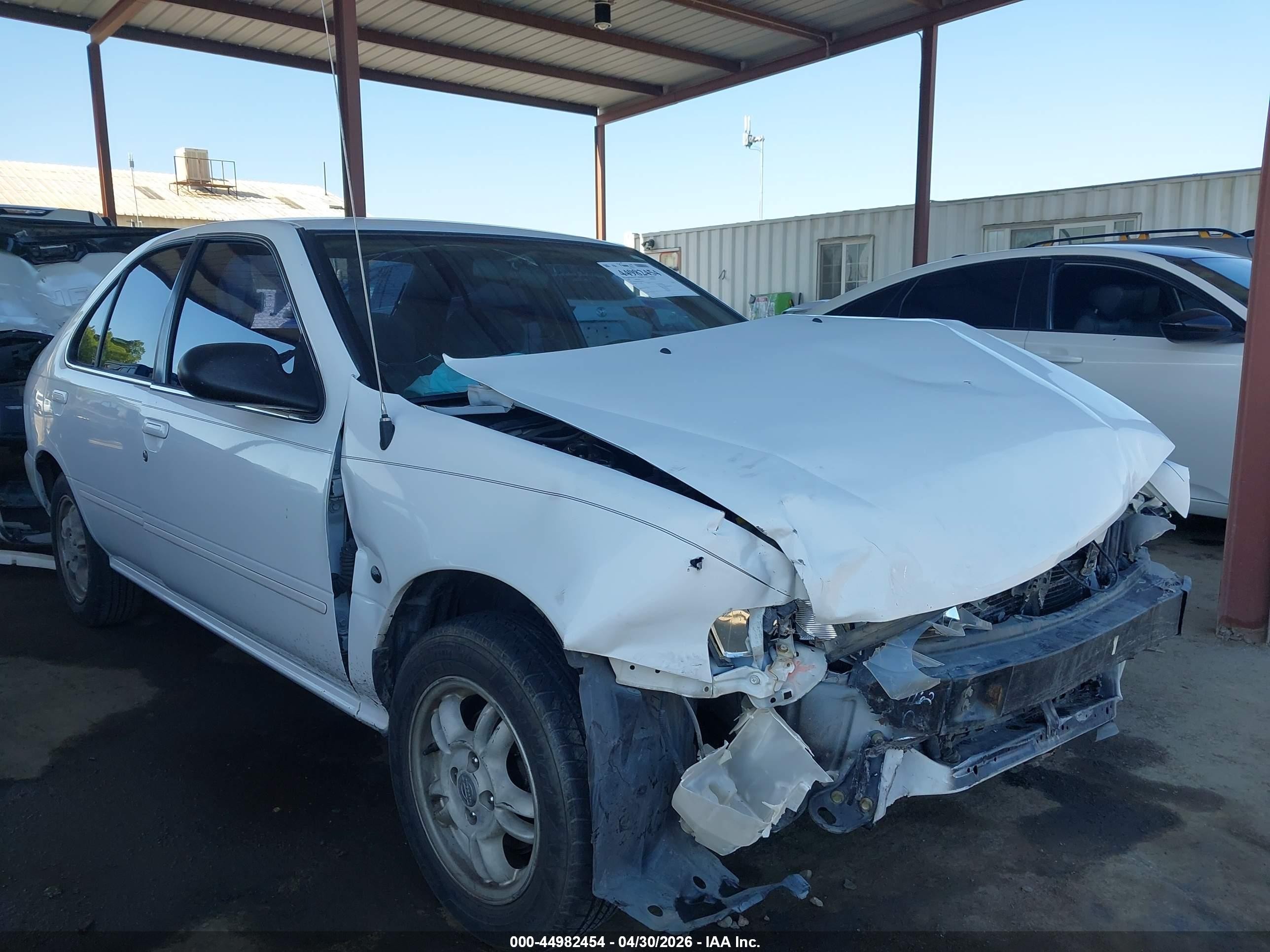 1999 Nissan Sentra XE, VIN 3N1AB41D6XL097891 — Перед