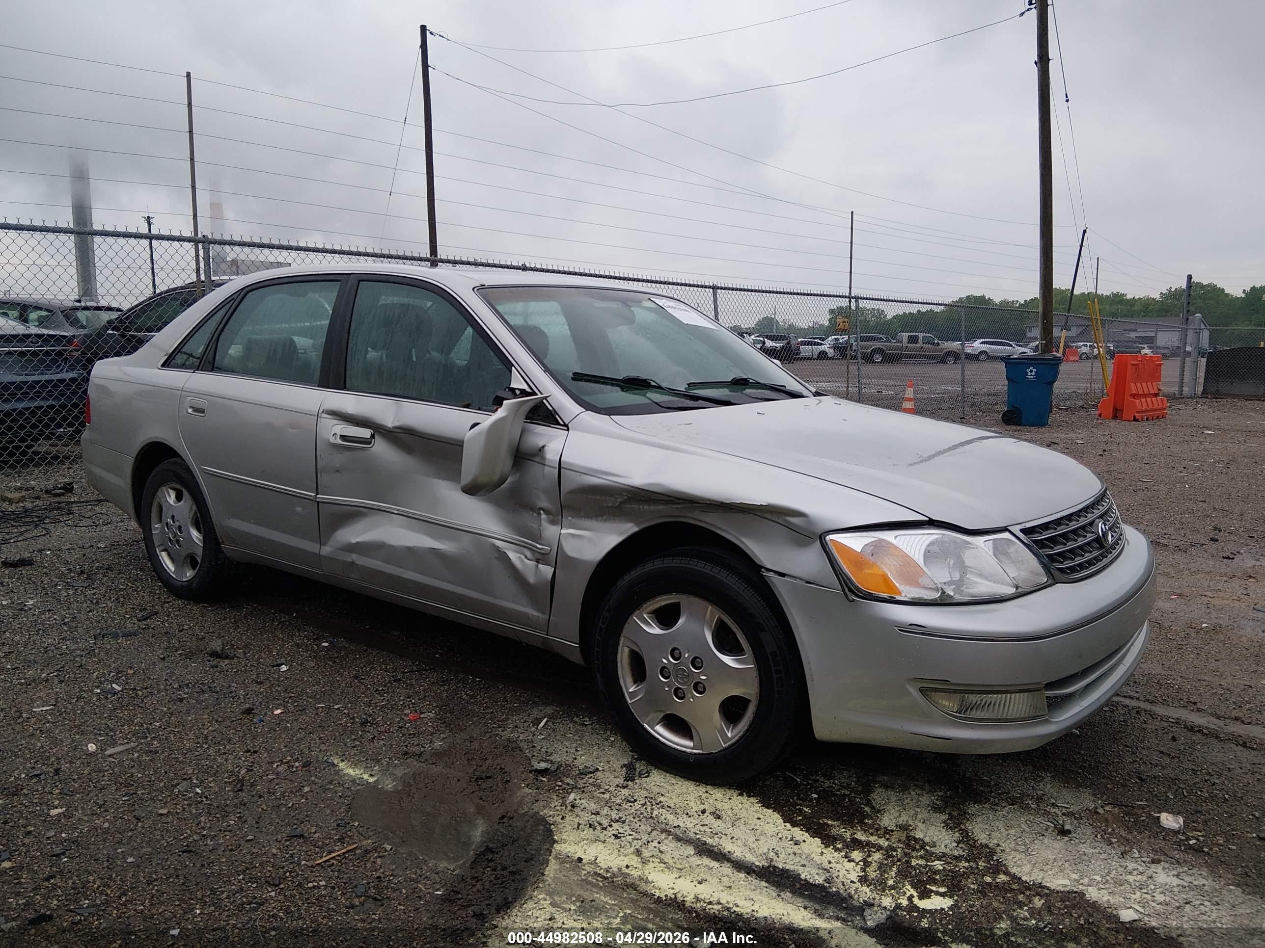 2004 Toyota Avalon XLS, VIN 4T1BF28B54U374560 — Side