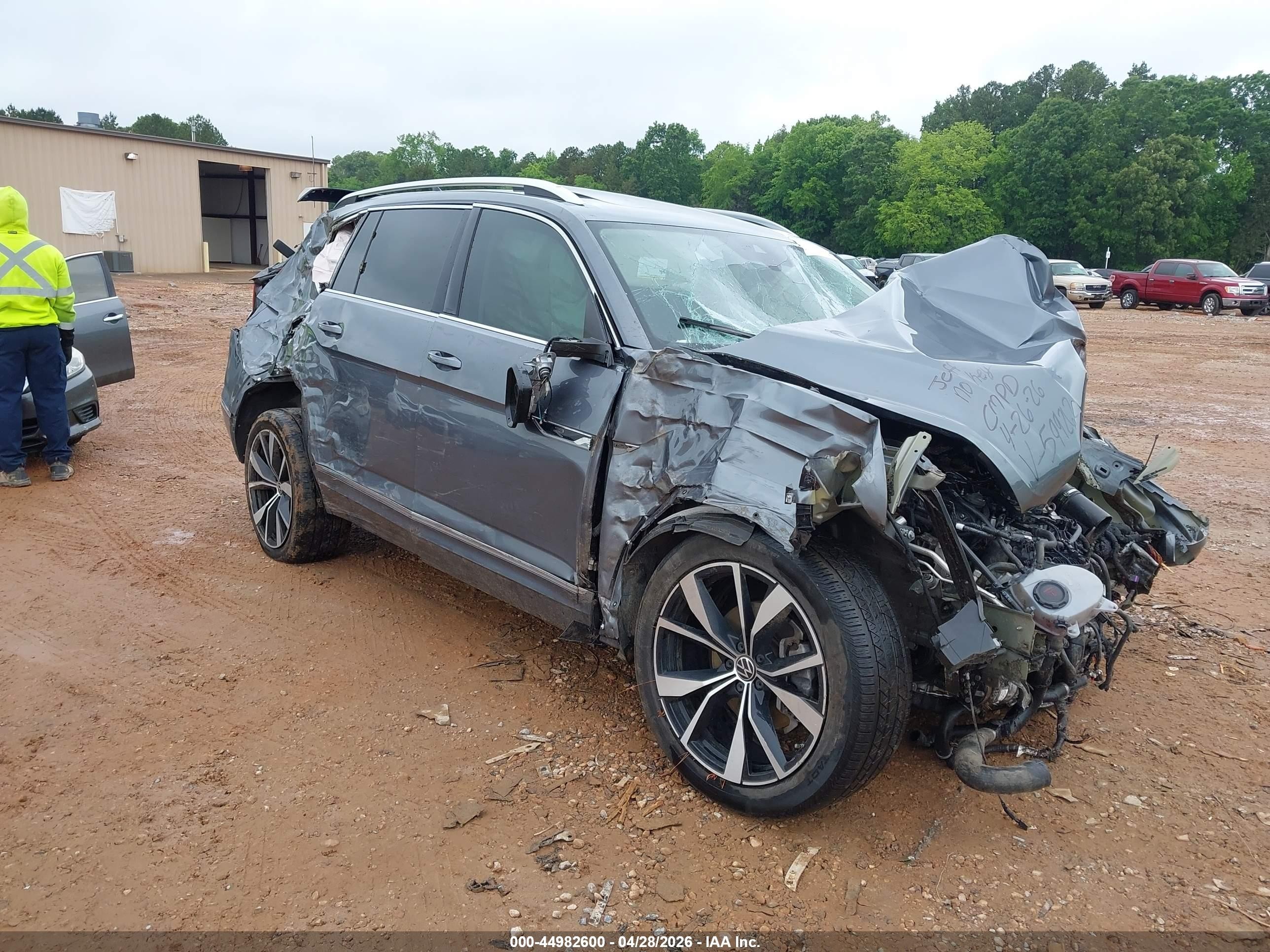 2024 Volkswagen Atlas SEL Premium R-Line, VIN 1V2FR2CA5RC599262 — Rollover