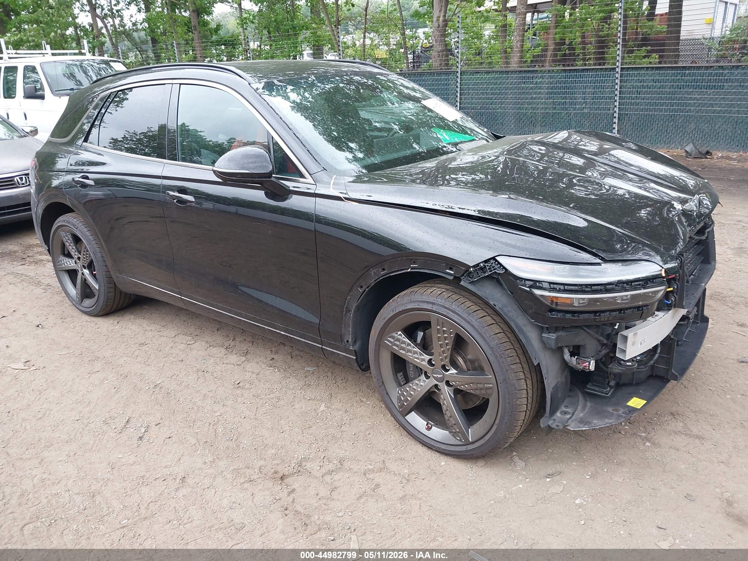 2024 Genesis GV70 2.5T, VIN 5NMMADTB4RH006674 — Front end