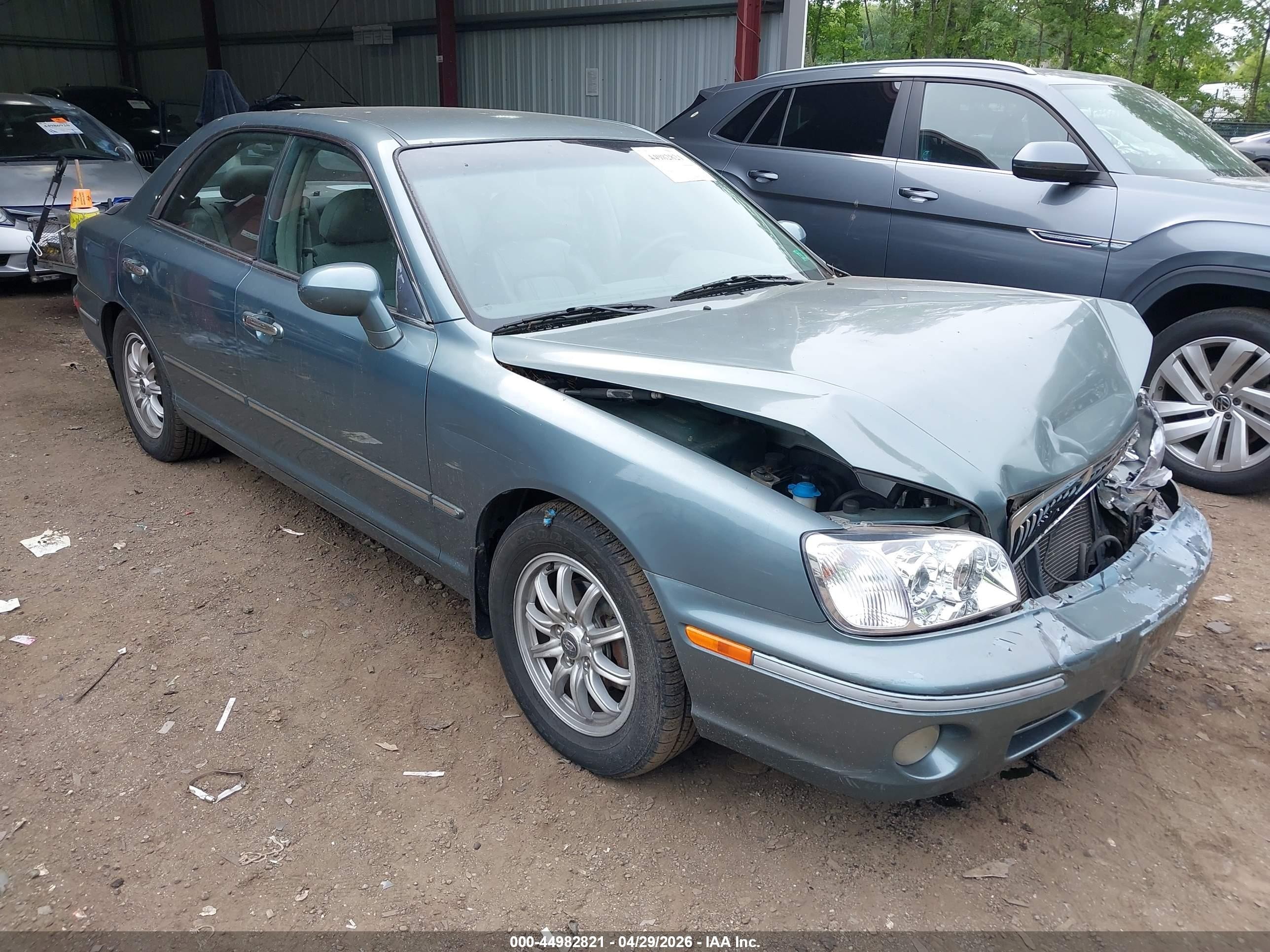 2003 Hyundai XG, VIN KMHFU45E93A252107 — Front end