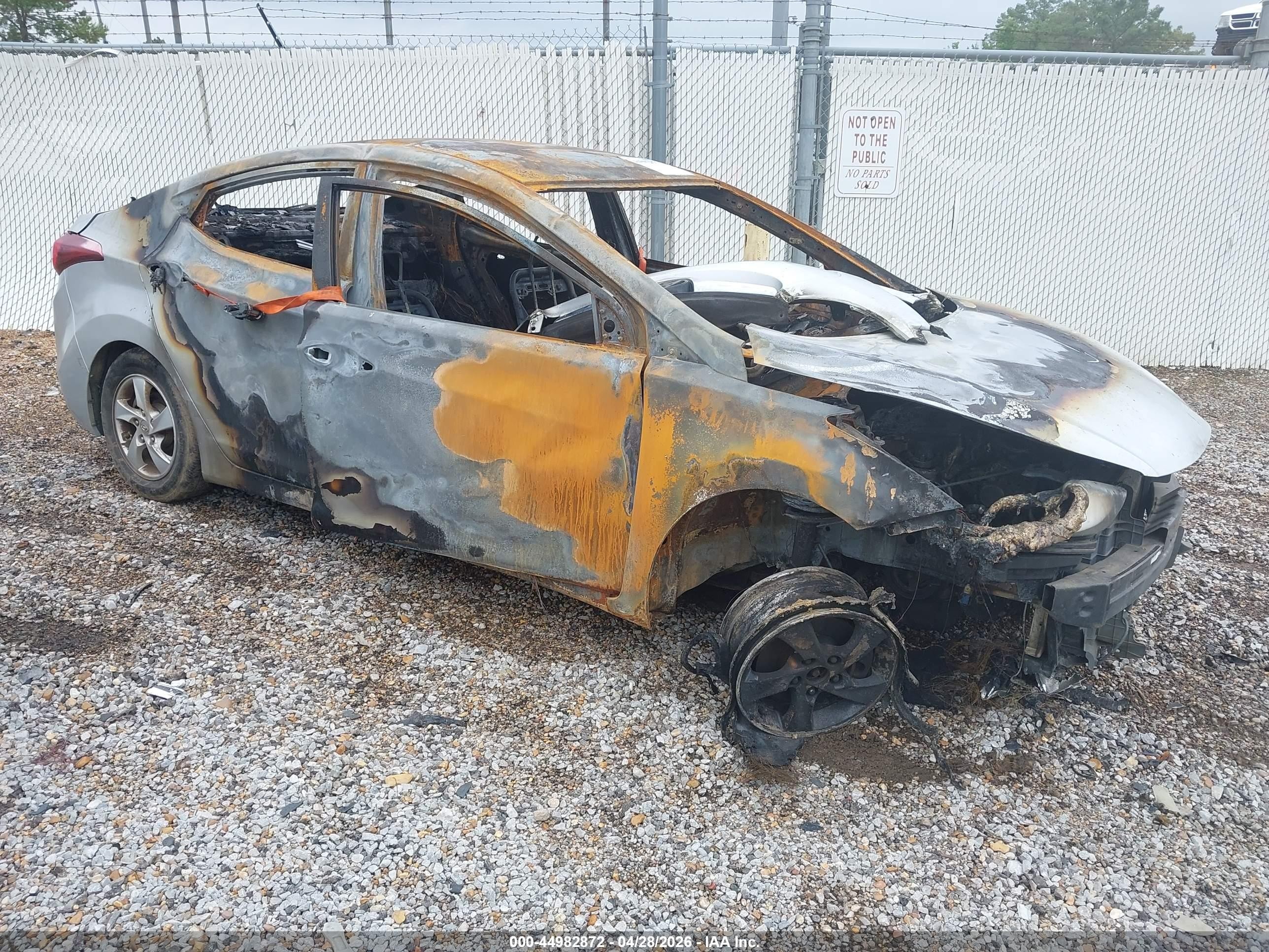 2015 Hyundai Elantra SE, VIN 5NPDH4AE8FH566527 — Engine fire