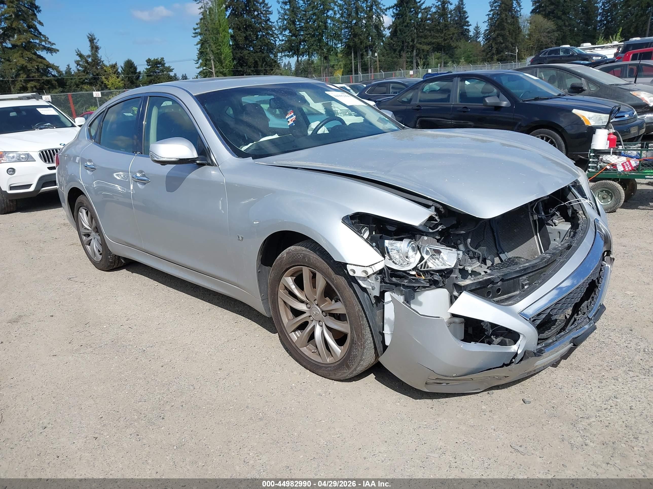 2016 Infiniti Q70, VIN JN1BY1AR4GM270889 — Перед