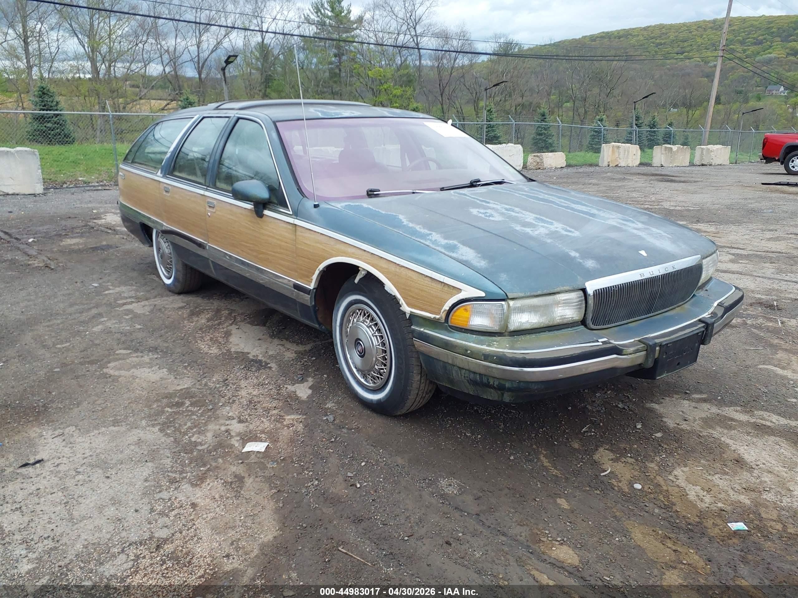 1993 Buick Roadmaster, VIN 1G4BR8373PW404029 — Front end