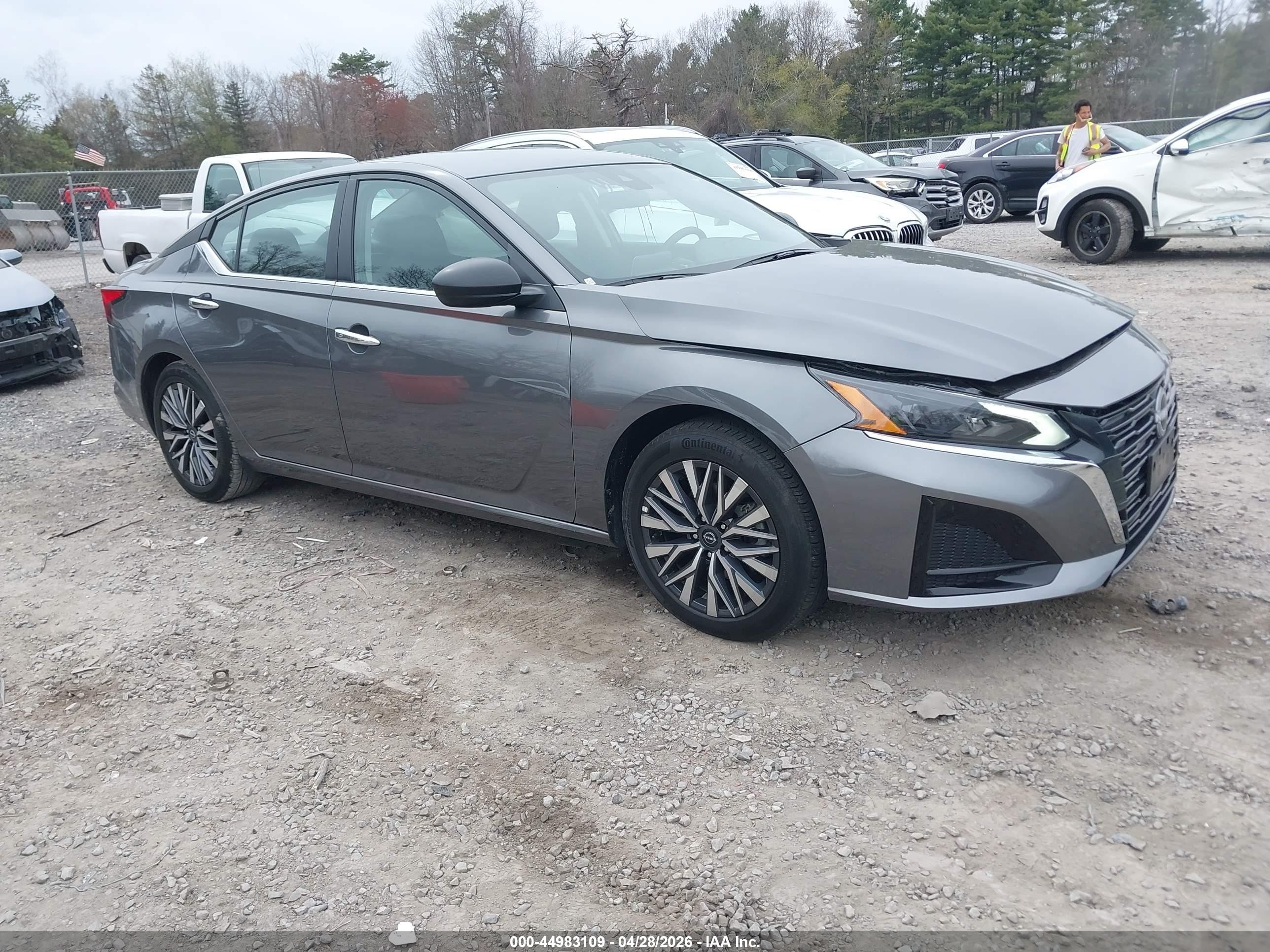 2025 Nissan Altima SV, VIN 1N4BL4DVXSN368601 — Front end