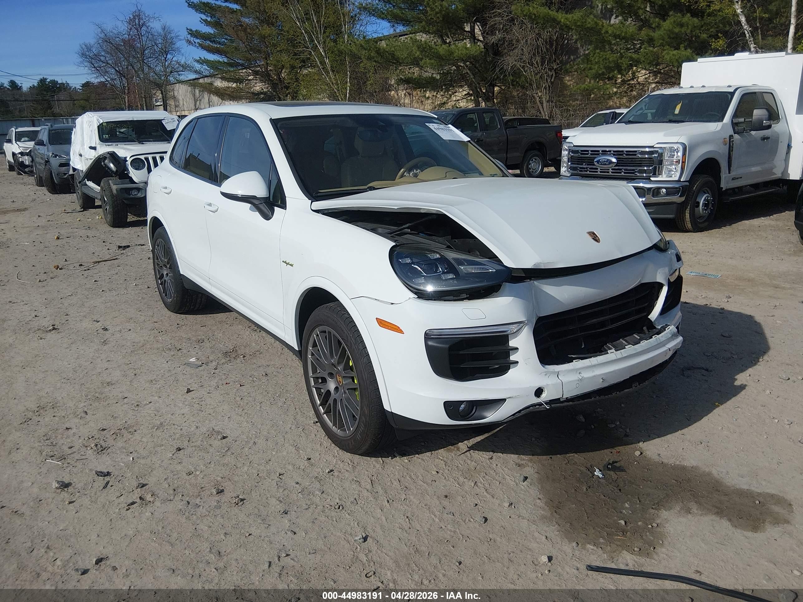 2017 Porsche Cayenne S E-Hybrid, VIN WP1AE2A20HLA68373 — Front end