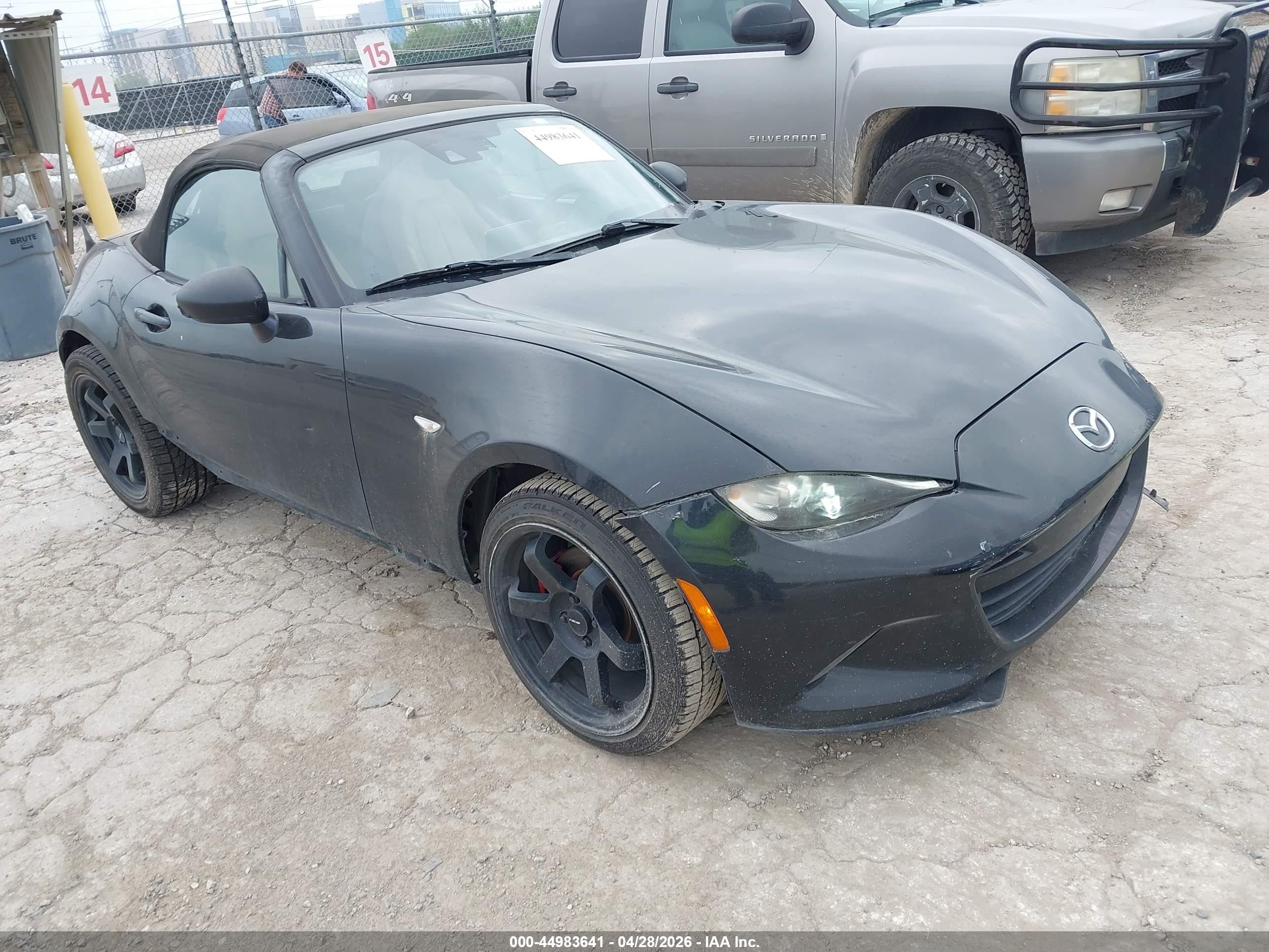 2016 Mazda MX-5 Miata Grand Touring, VIN JM1NDAD77G0111470 — Normal wear