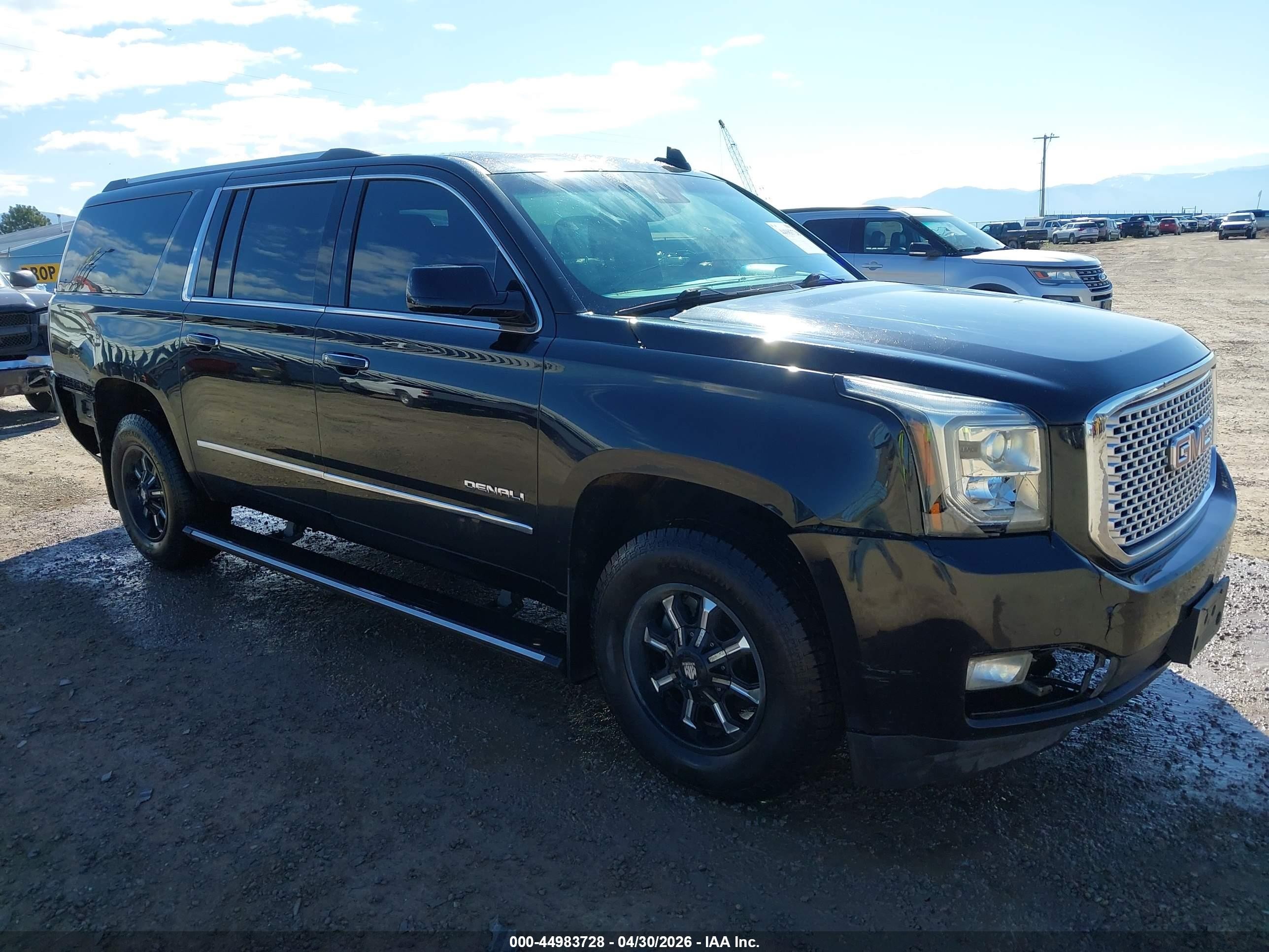 2017 GMC Yukon XL Denali, VIN 1GKS2HKJ5HR111842 — Rear end