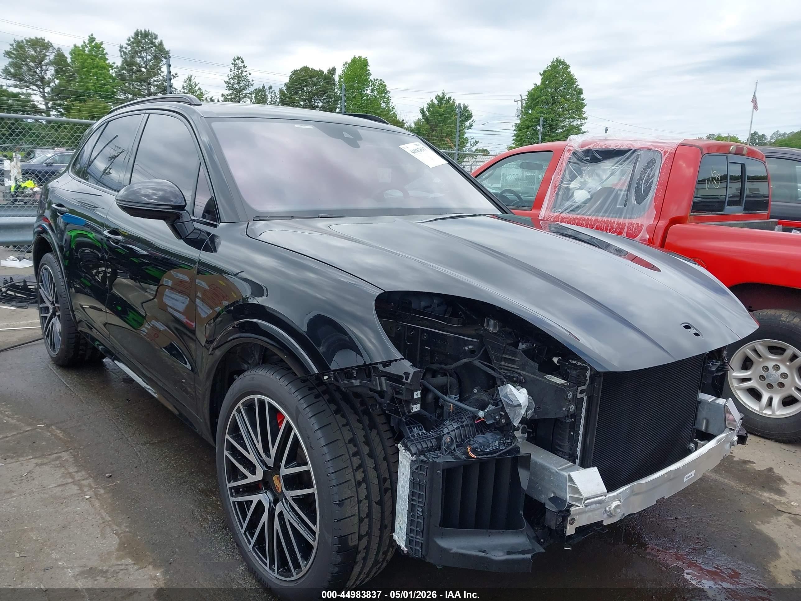 2025 Porsche Cayenne GTS, VIN WP1AG2AY6SDA25138 — Front end