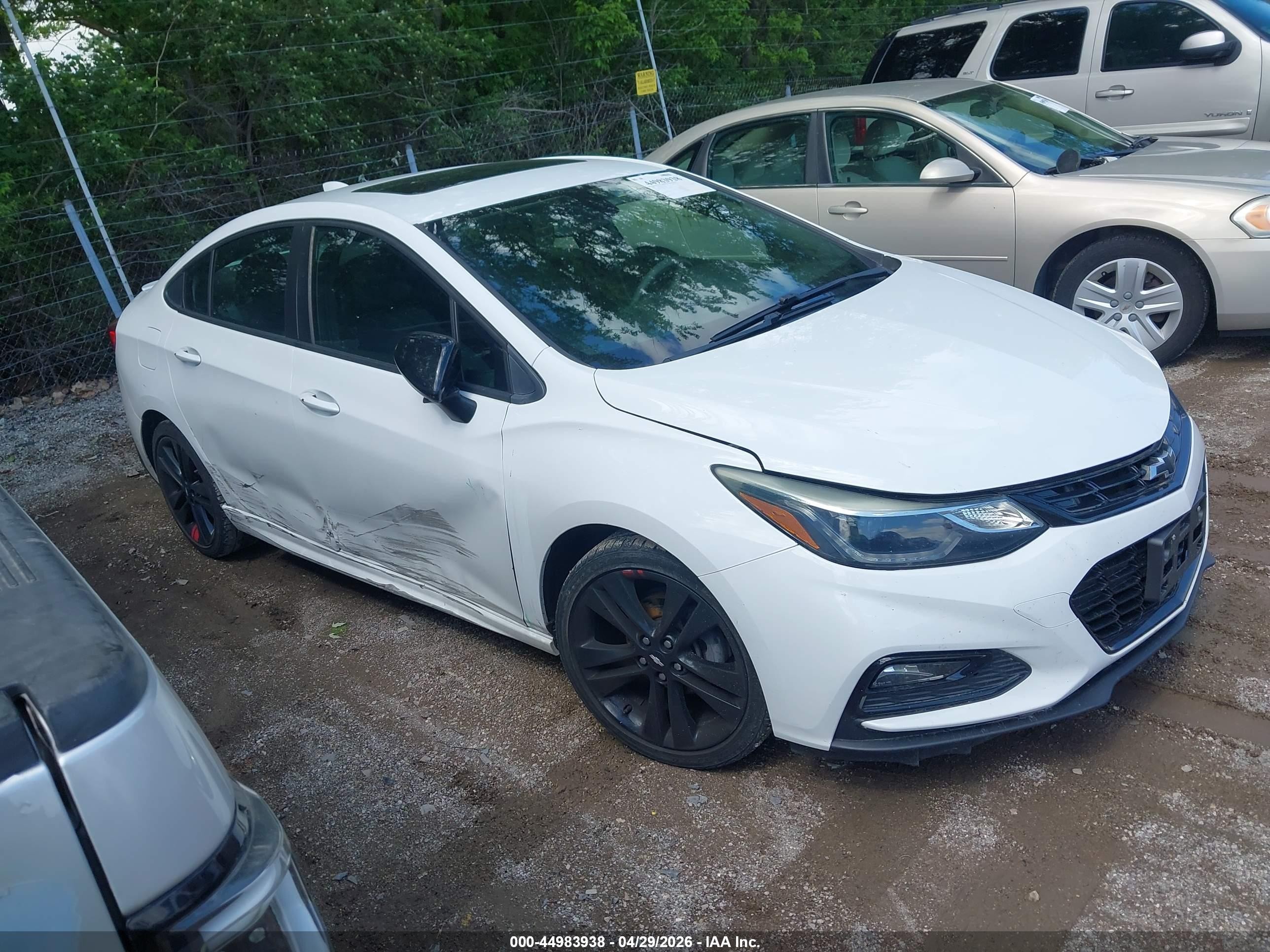 2018 Chevrolet Cruze LT, VIN 1G1BE5SM1J7146982 — Side