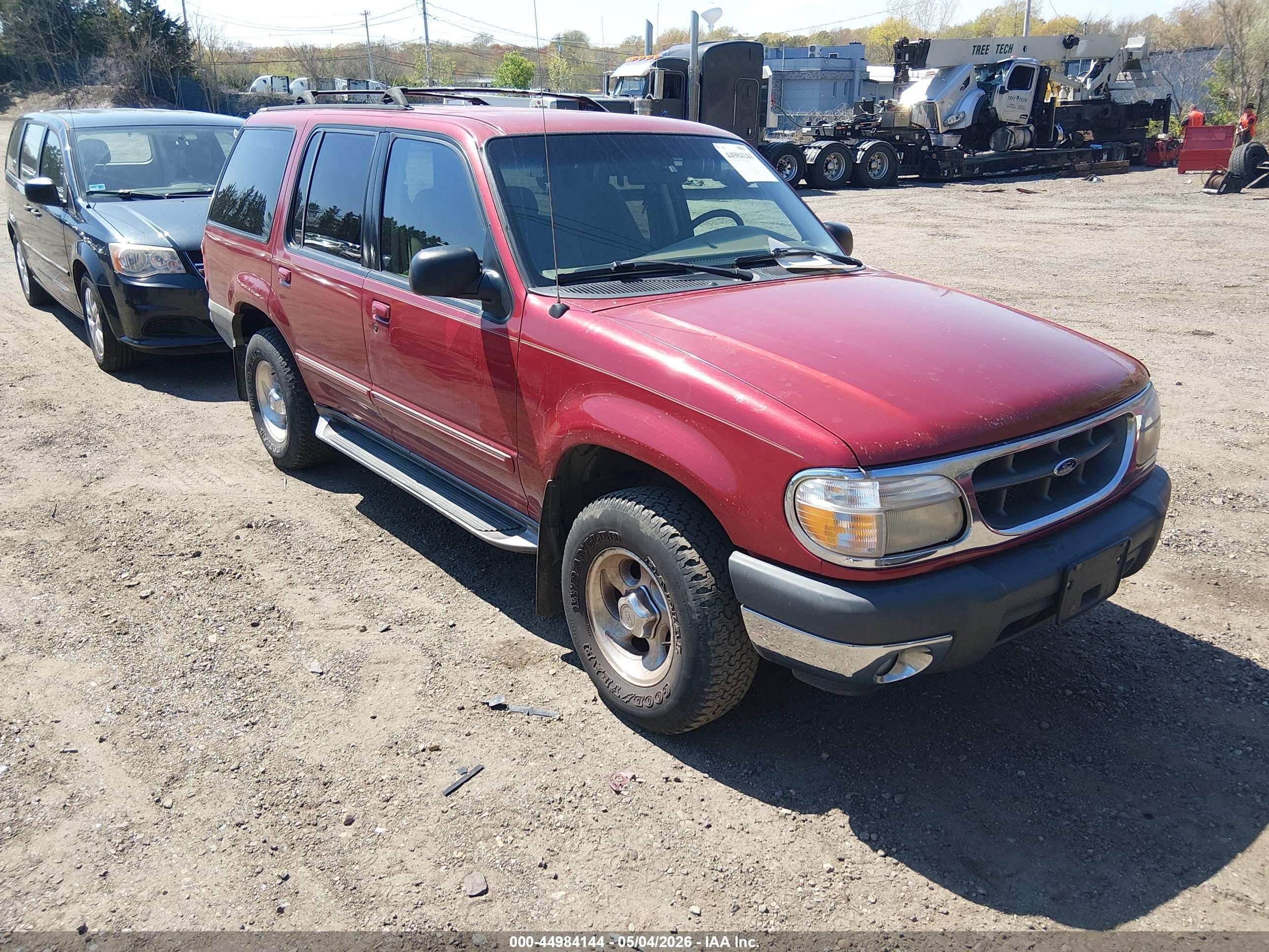 2000 Ford Explorer XLT, VIN 1FMZU73E1YZA43325 — Normal wear