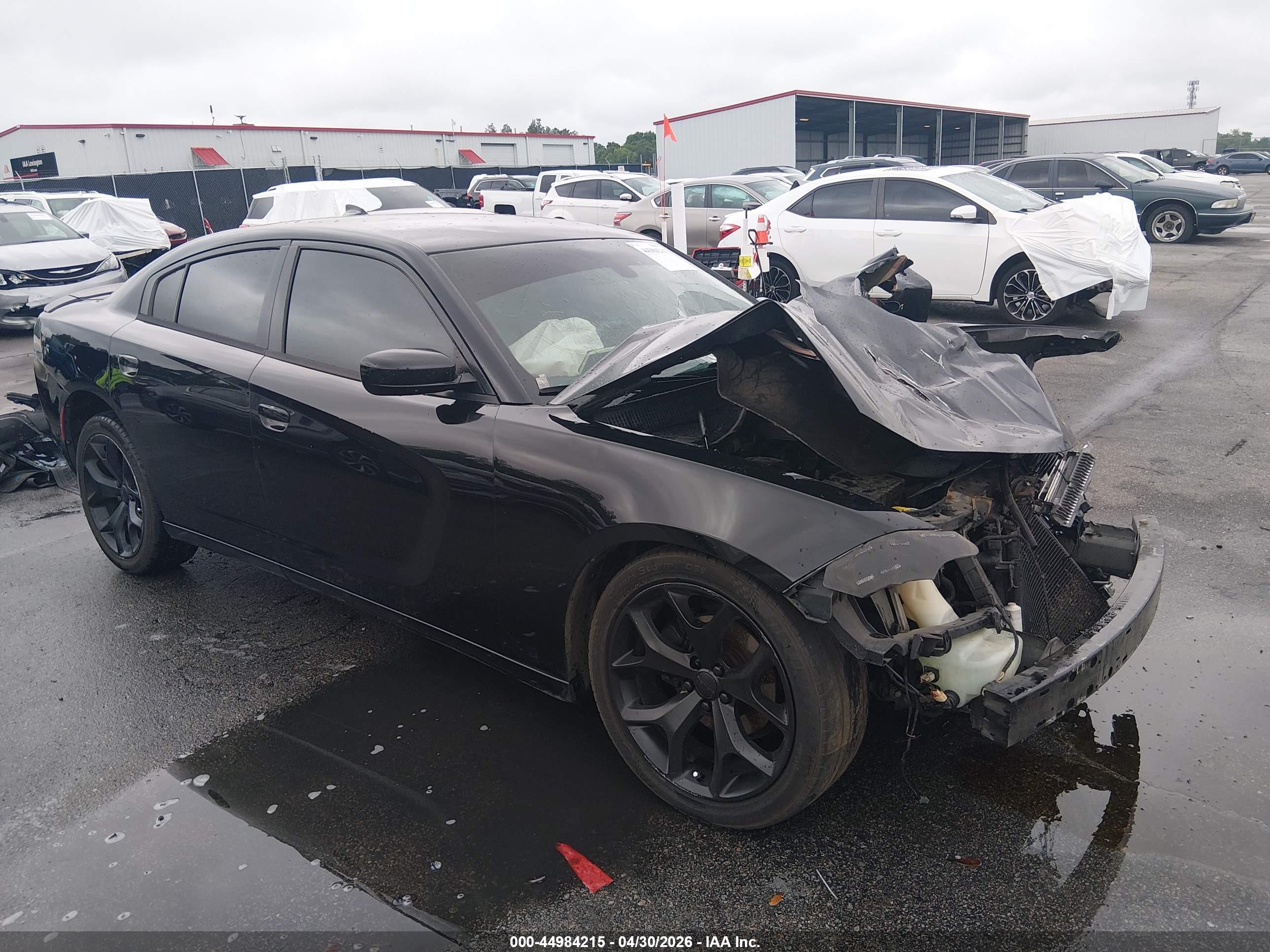 2015 Dodge Charger SXT, VIN 2C3CDXHGXFH826794 — Front end