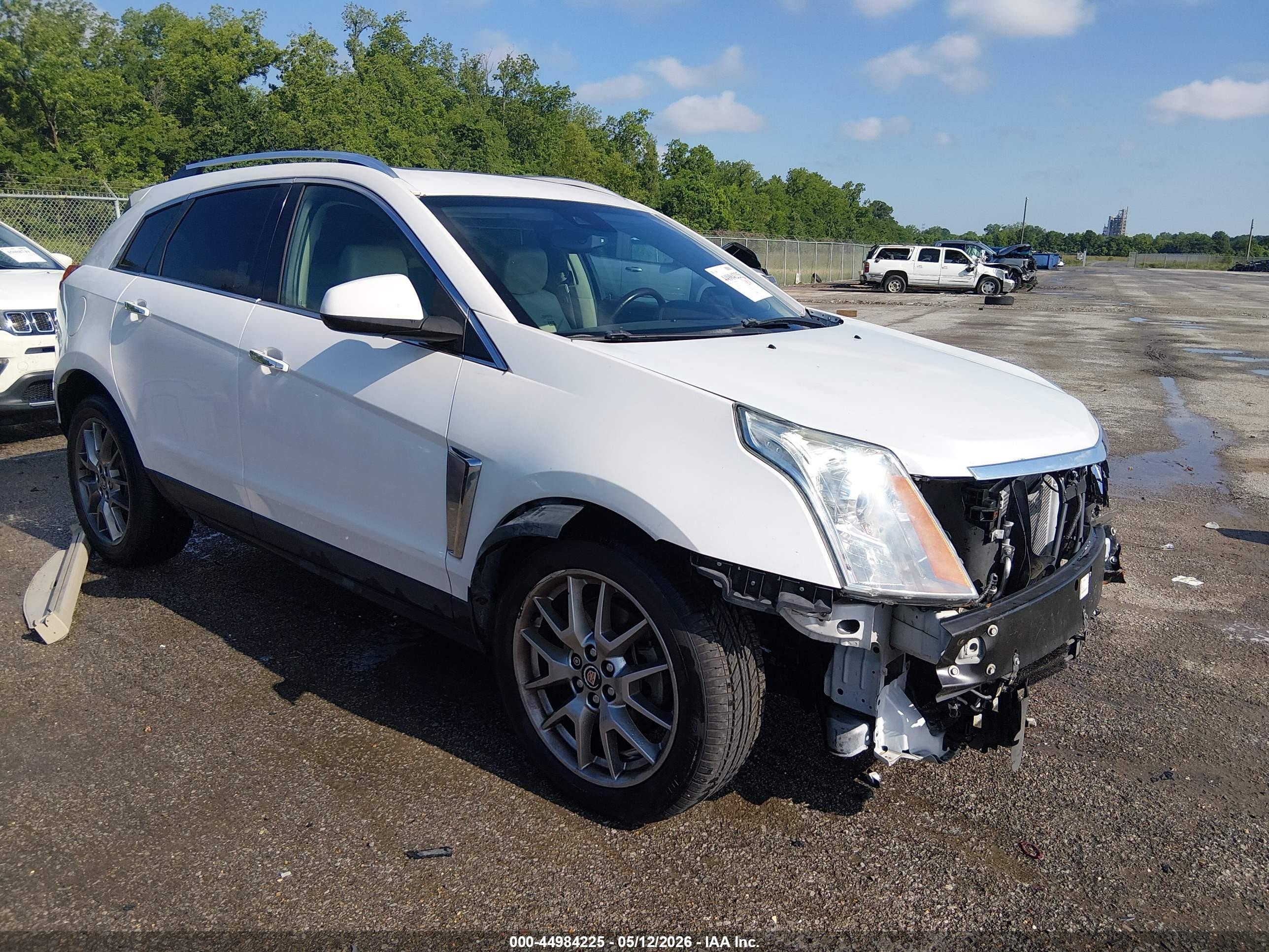 2016 Cadillac SRX Premium Collection, VIN 3GYFNDE37GS586215 — Front end