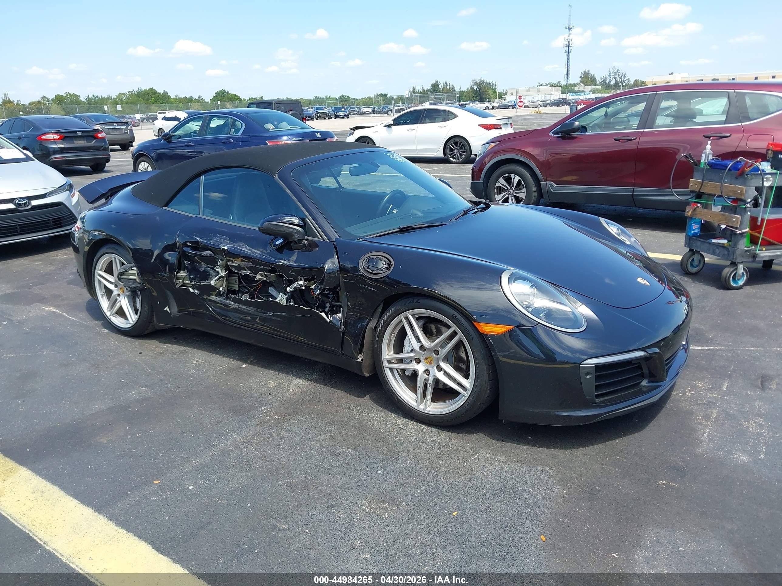 2018 Porsche 911 Carrera, VIN WP0CA2A9XJS138122 — Бок