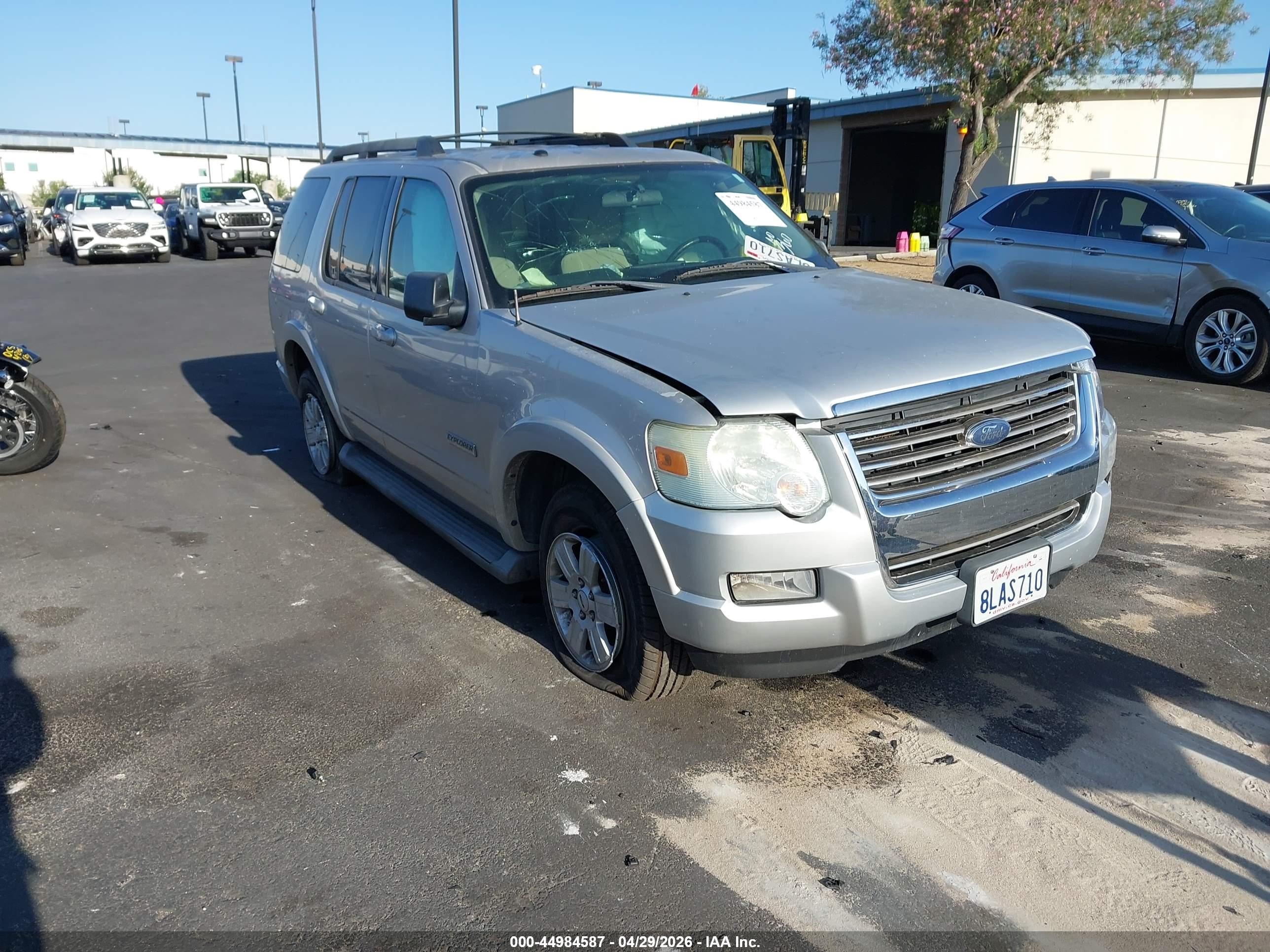 2008 Ford Explorer XLT, VIN 1FMEU73E78UA80259 — Зад