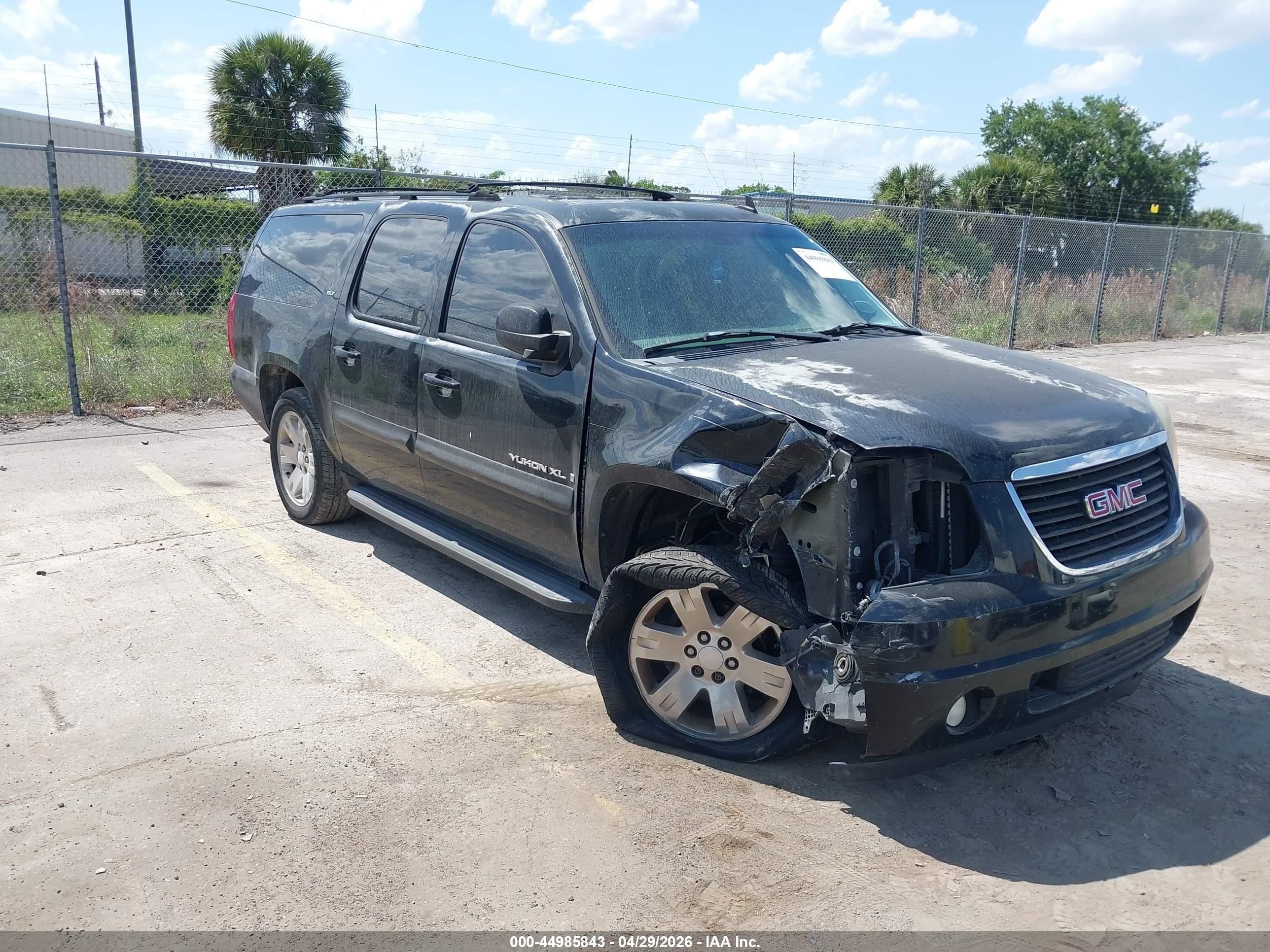 2007 GMC Yukon XL SLT, VIN 1GKFC16047J270016 — Front end