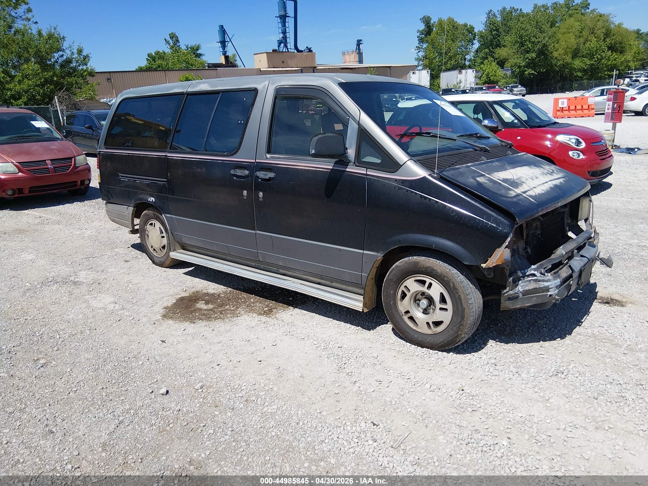 1993 Ford Aerostar, VIN 1FMDA31U8PZB39604 — Front end