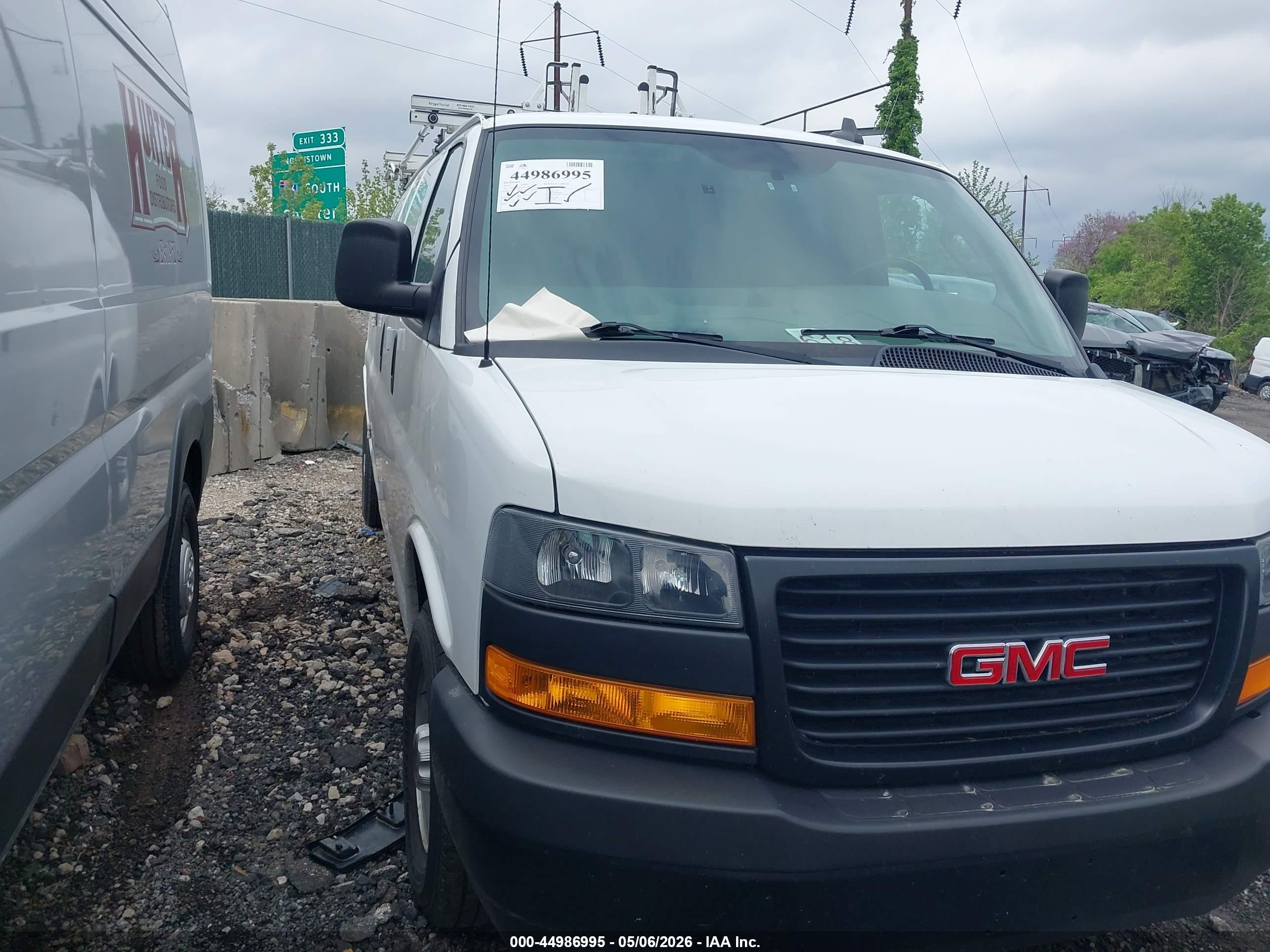 2022 GMC Savana Cargo, VIN 1GTW7BFP6N1158074 — Normal wear